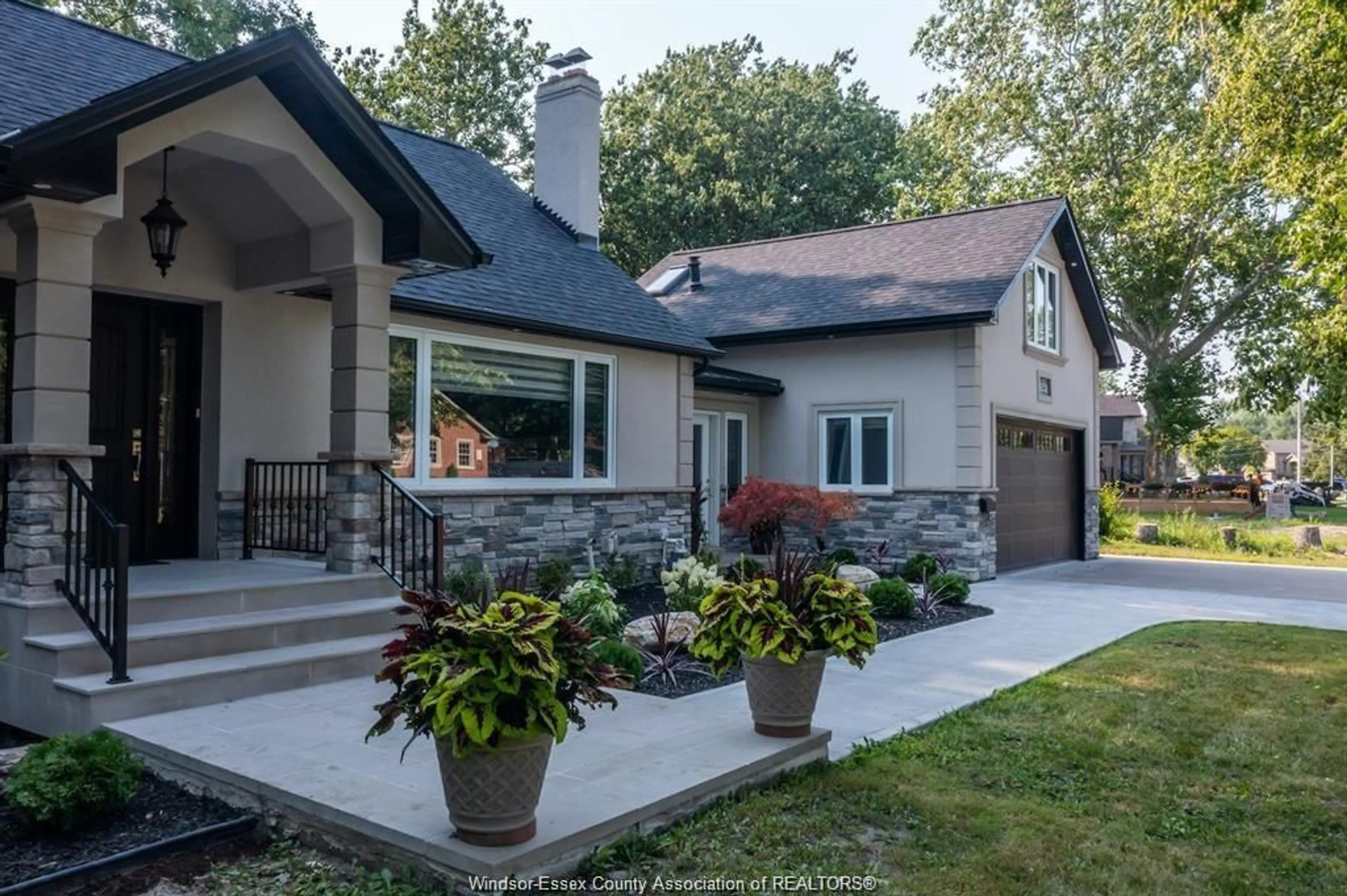 Unknown for 4251 ROSELAND Dr, Windsor Ontario N9G 2A1