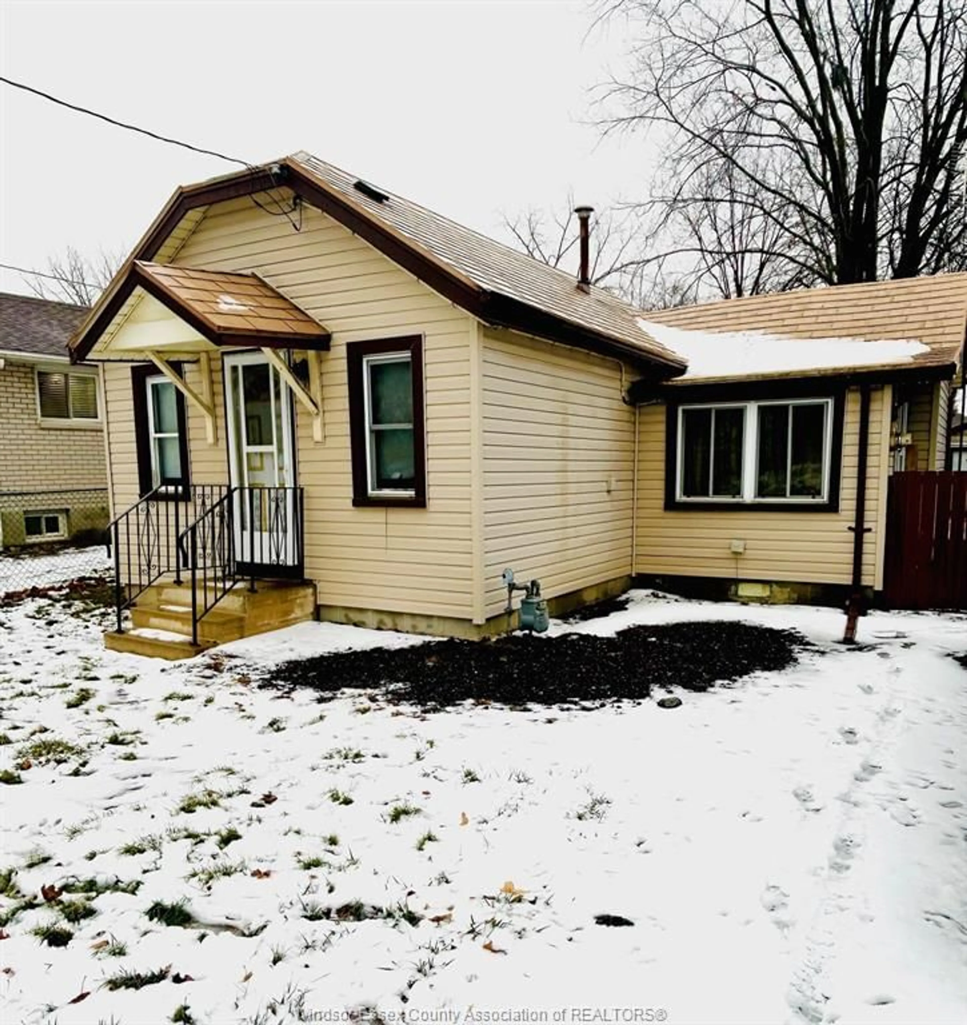 Unknown for 260 Forest St., Chatham Ontario N7L 2A9