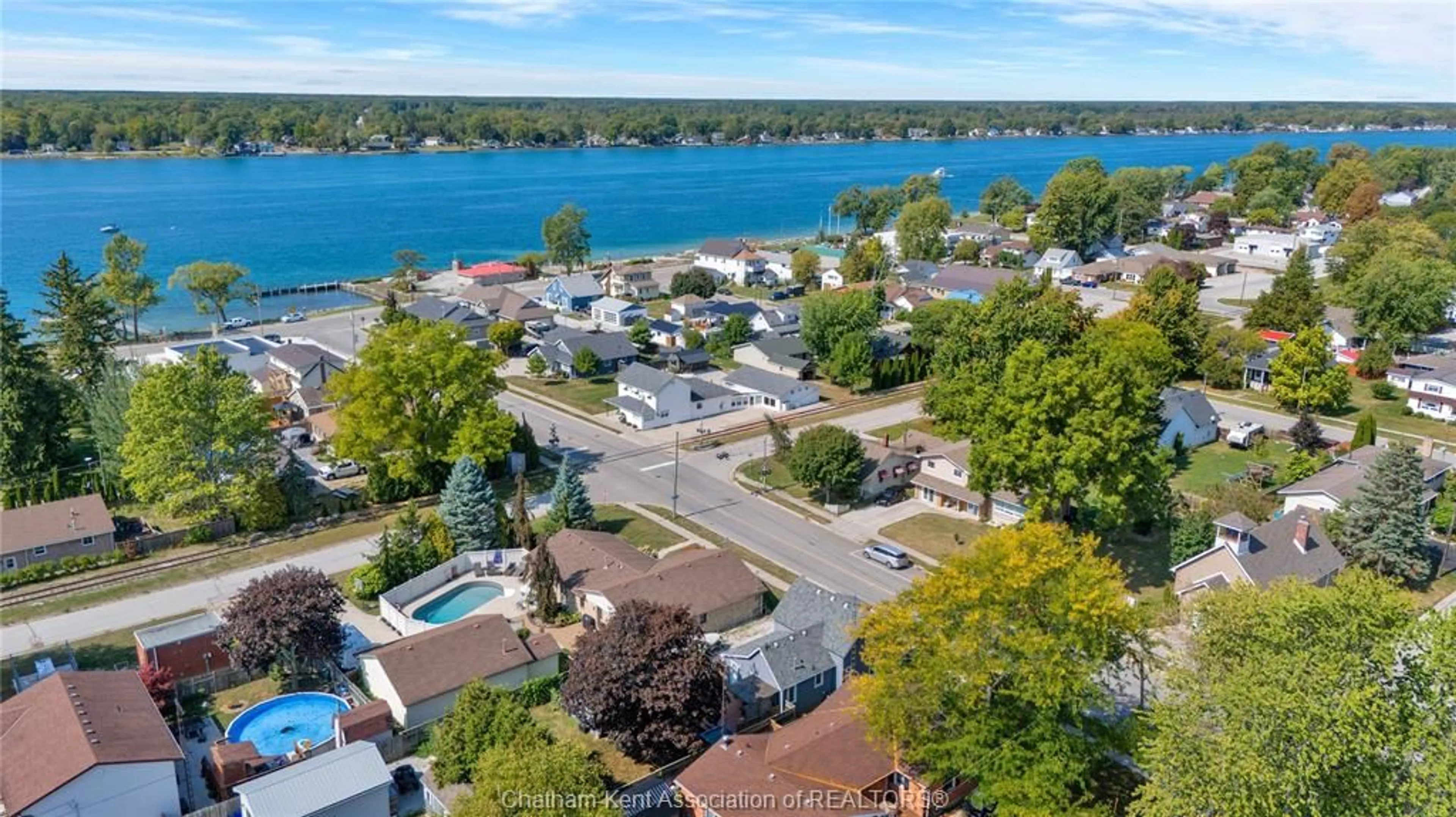A pic from outside/outdoor area/front of a property/back of a property/a pic from drone, water/lake/river/ocean view for 475 Broadway St, Port Lambton Ontario N0P 2B0