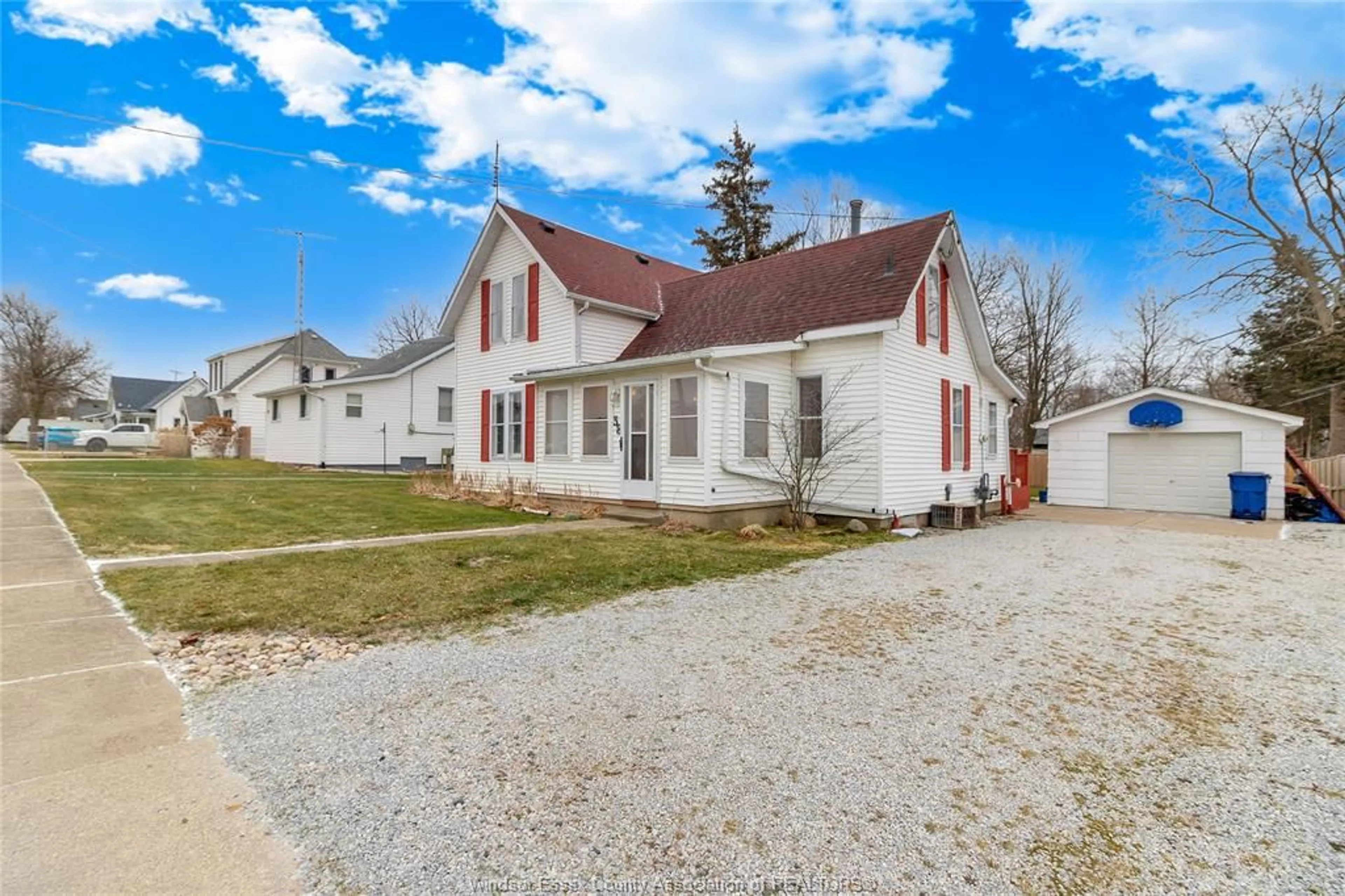 A pic from outside/outdoor area/front of a property/back of a property/a pic from drone, street for 38 CHESTNUT St, Wheatley Ontario N0P 2P0