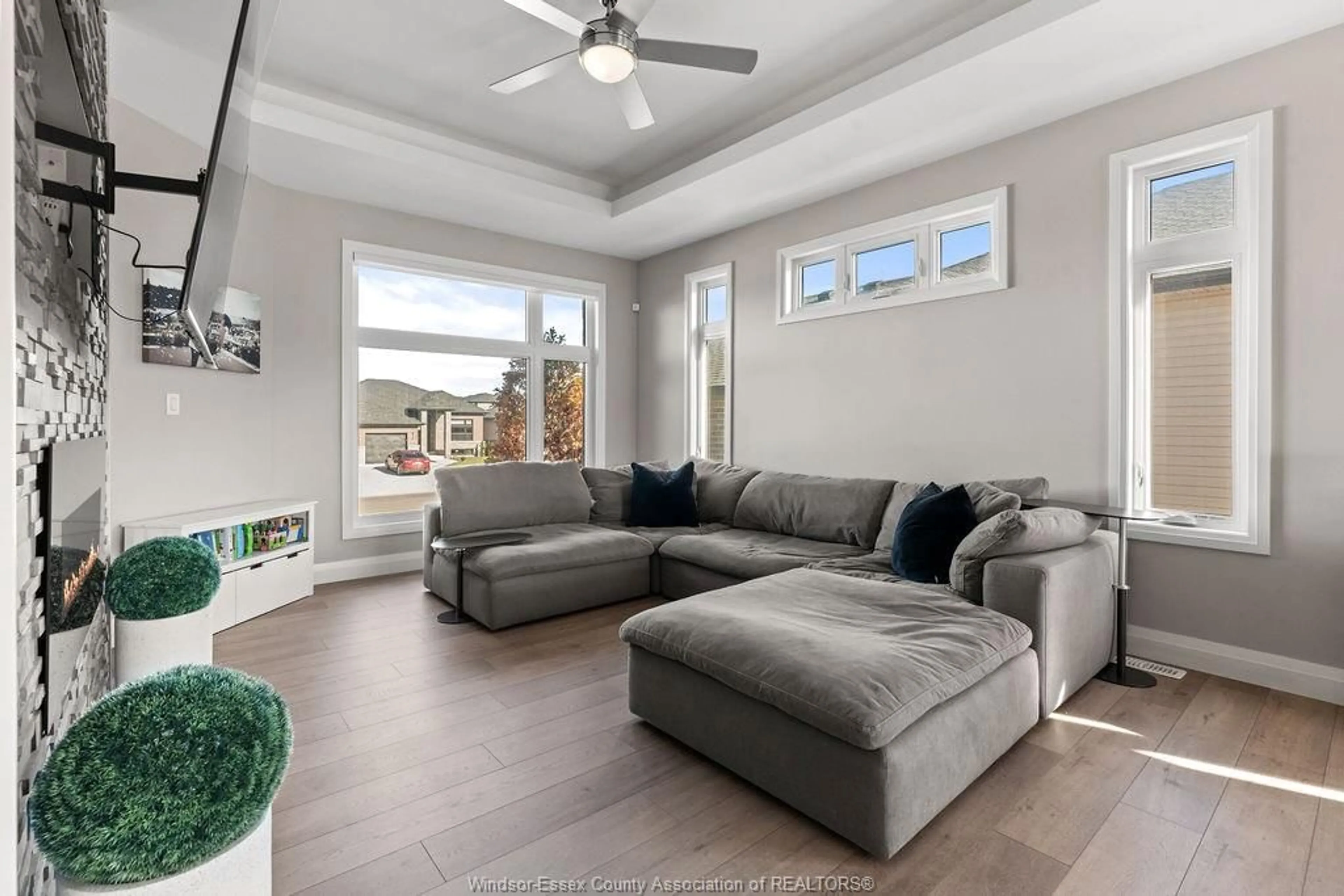 Living room with furniture, unknown for 25 Woodland, Kingsville Ontario N9Y 0A9