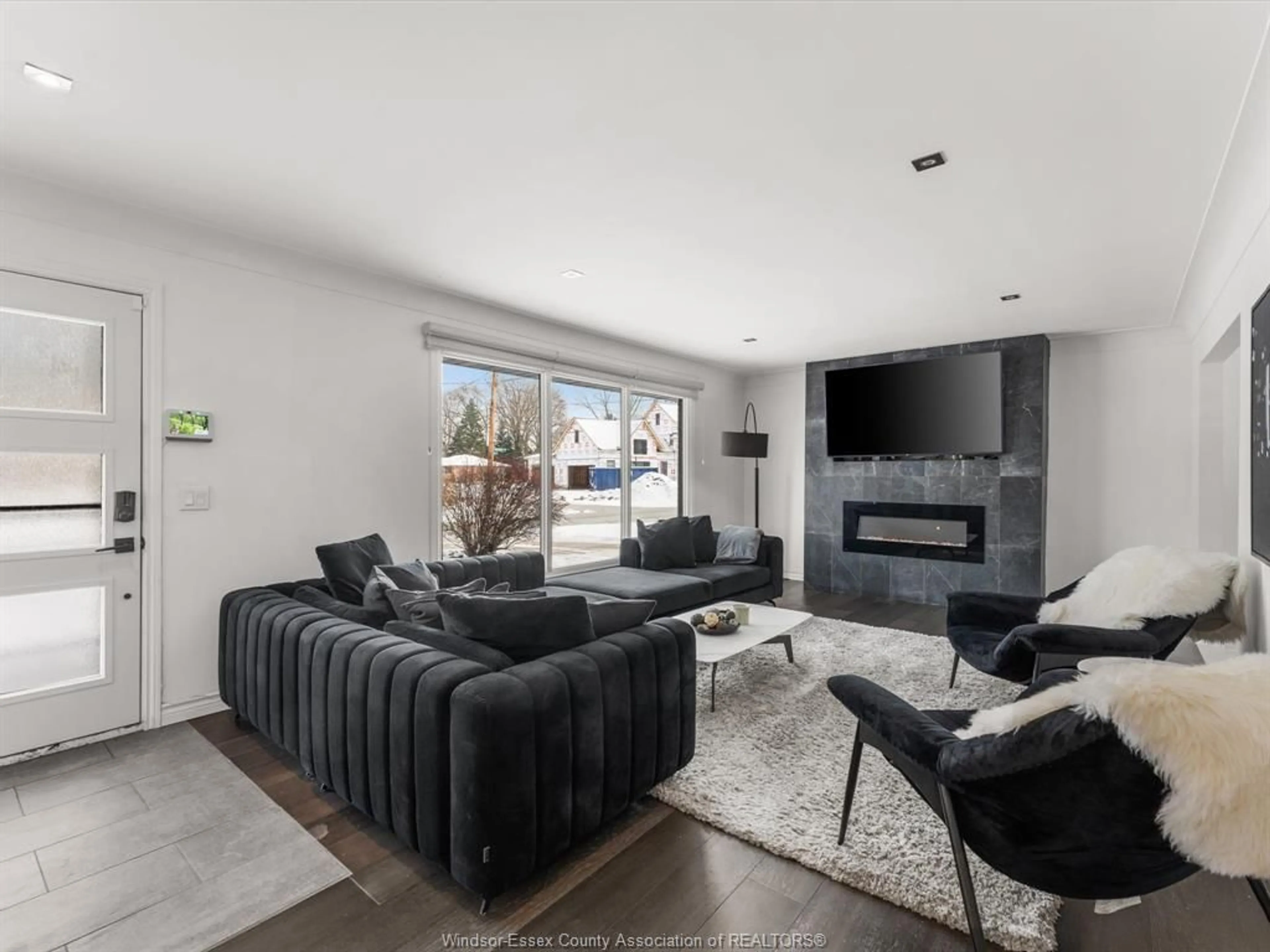 Living room with furniture, unknown for 285 Burdick Cres, Tecumseh Ontario N8N 2E7