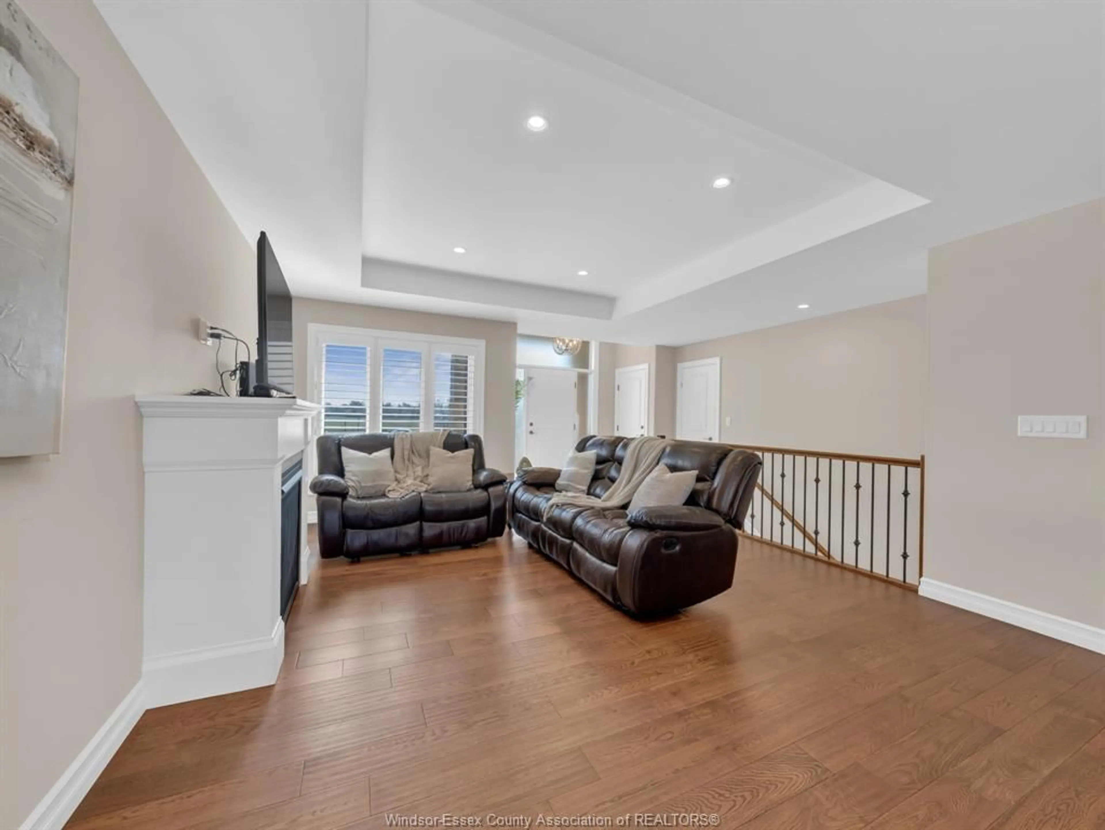 Living room with furniture, unknown for 126 GOLFVIEW Dr, Kingsville Ontario N9Y 0E4