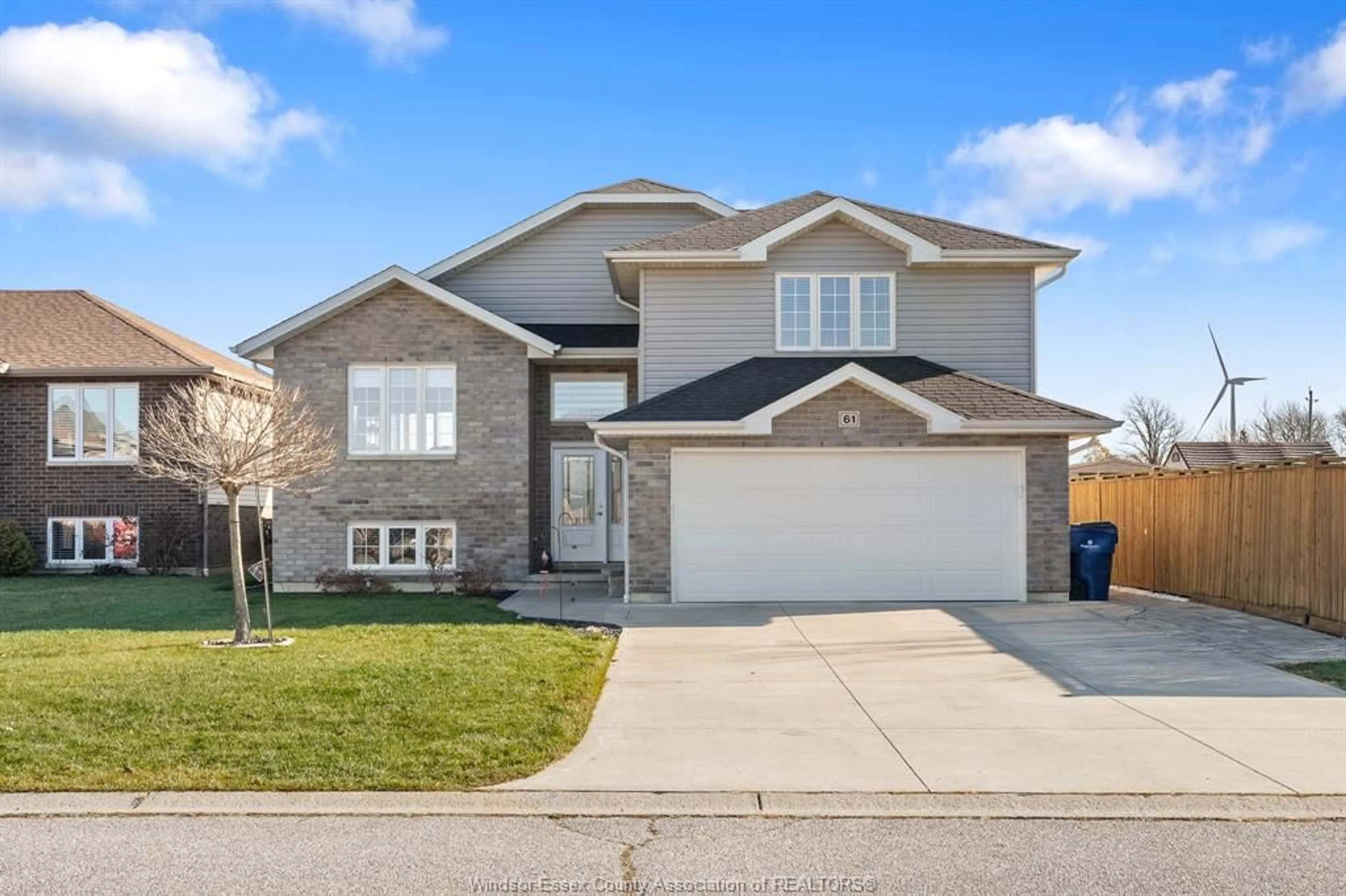 Home with vinyl exterior material, street for 61 HOMESTEADS, Tilbury Ontario N0P 2L0