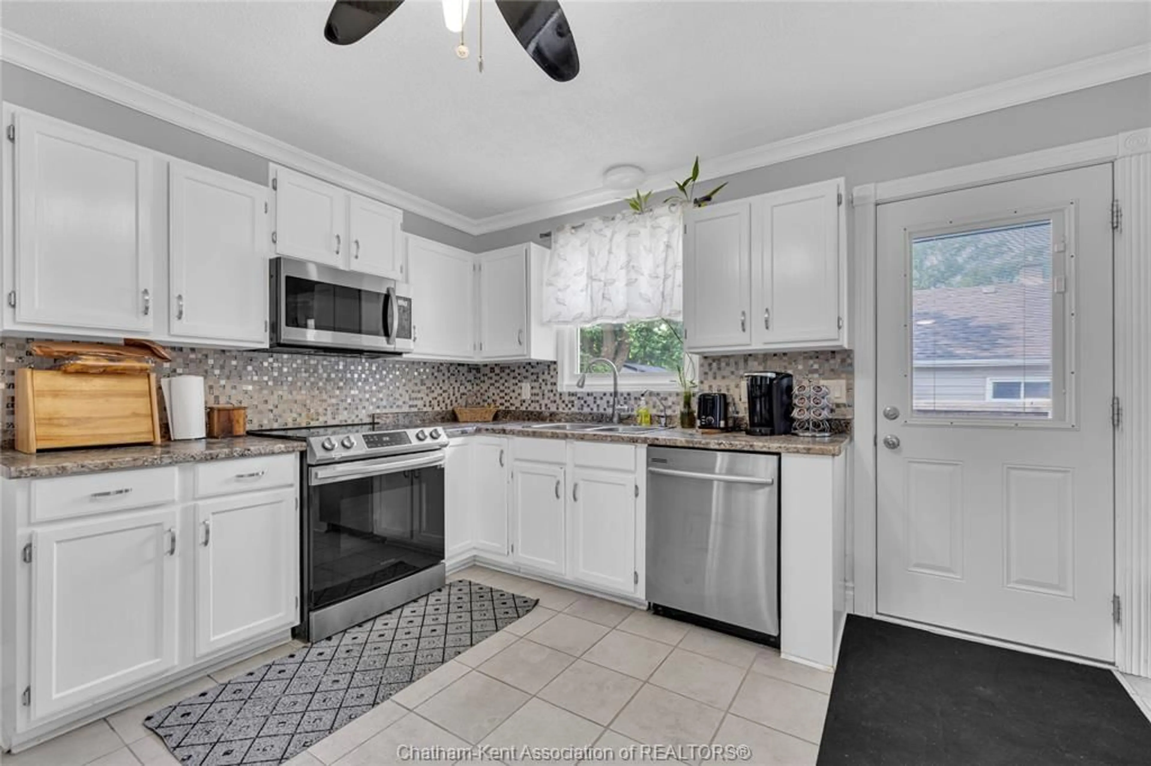 Open concept kitchen, ceramic/tile floor for 4 Oak St, Ridgetown Ontario N0P 2C0