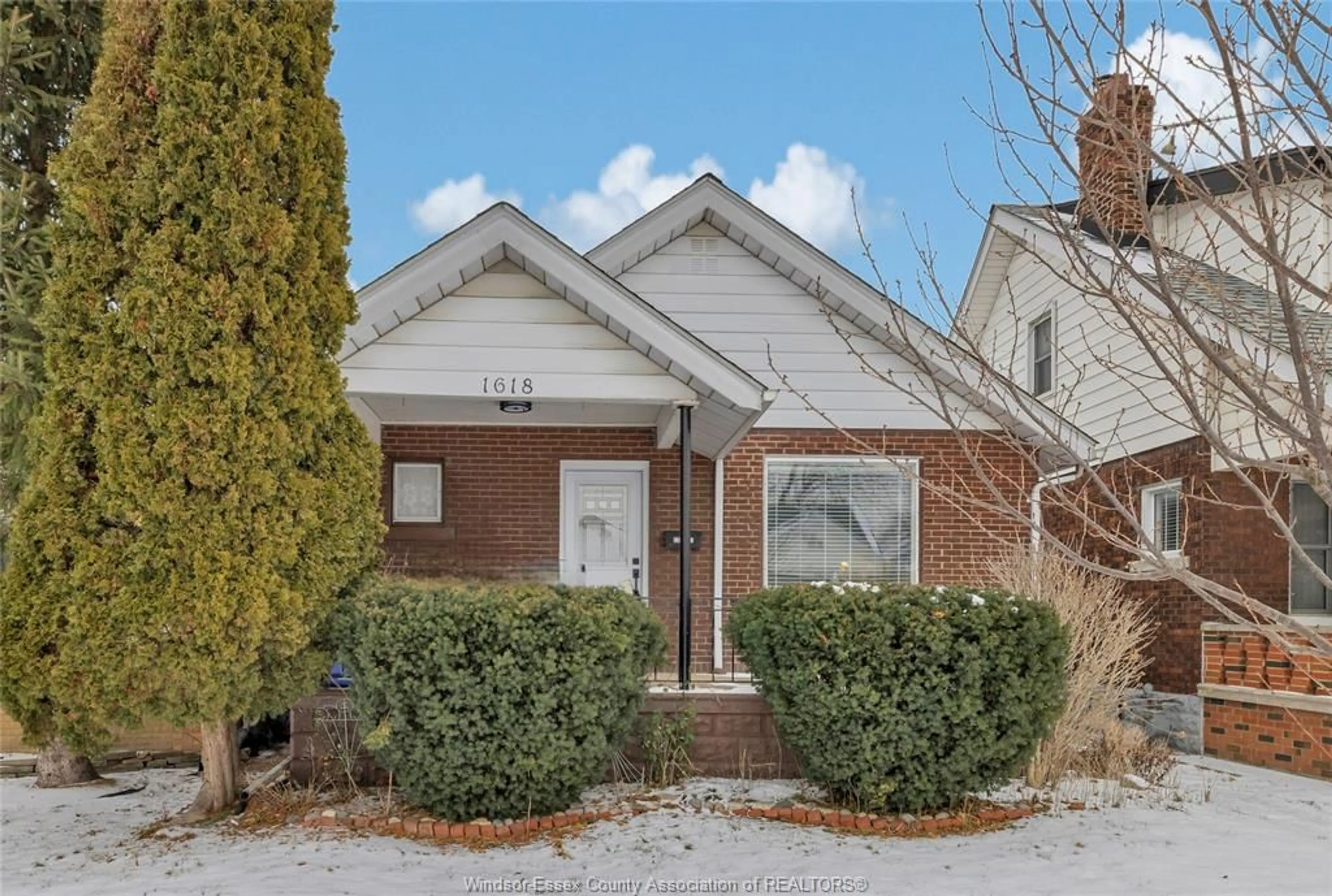 Home with brick exterior material, street for 1618 MOY Ave, Windsor Ontario N8X 3J8