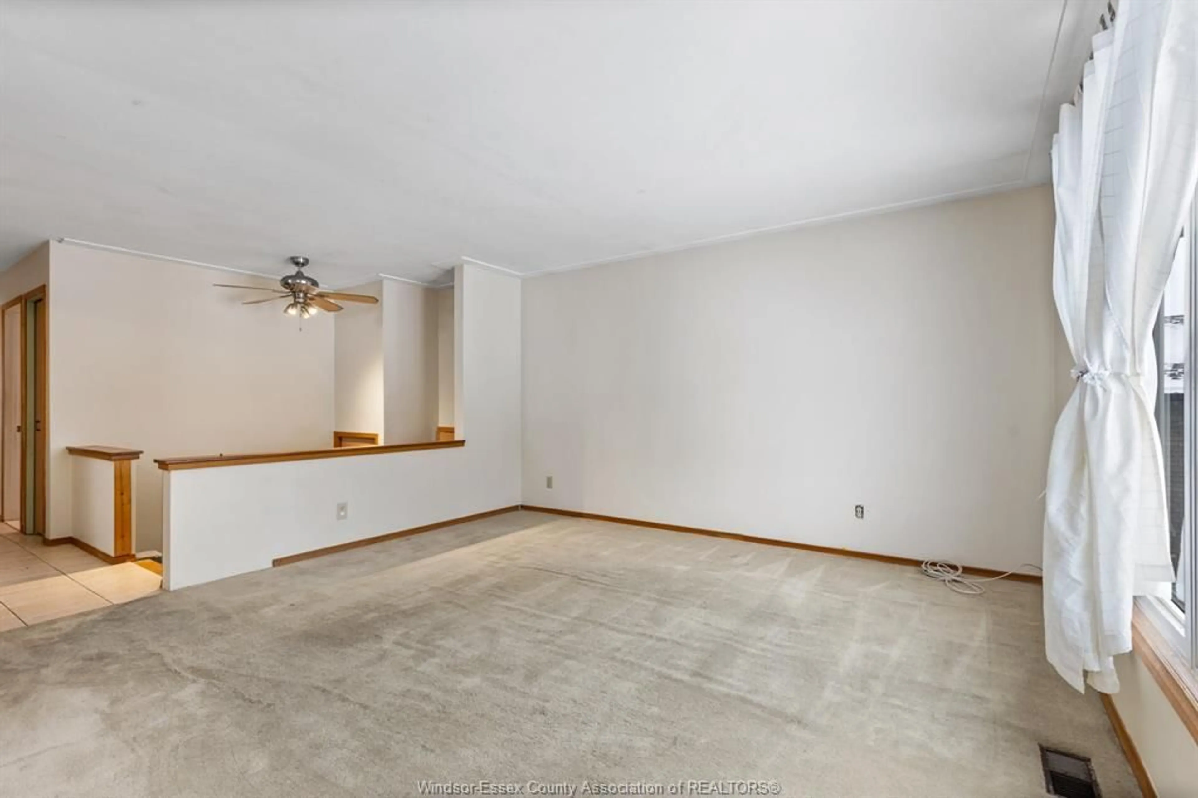 A pic of a room for 9663 MIDFIELD Cres, Windsor Ontario N8R 1W9