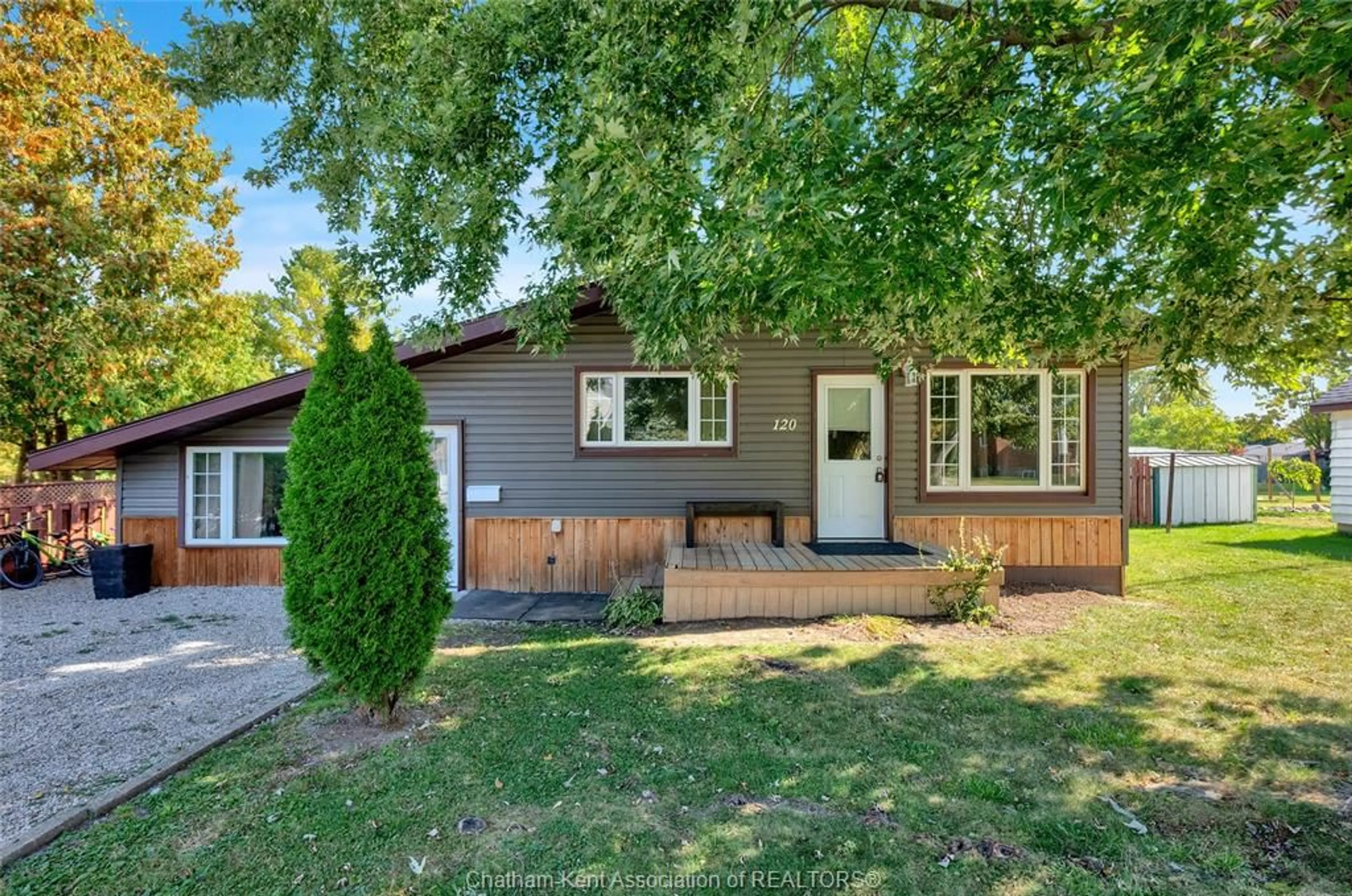 Home with vinyl exterior material, street for 120 Water St, Wallaceburg Ontario N8A 2G2