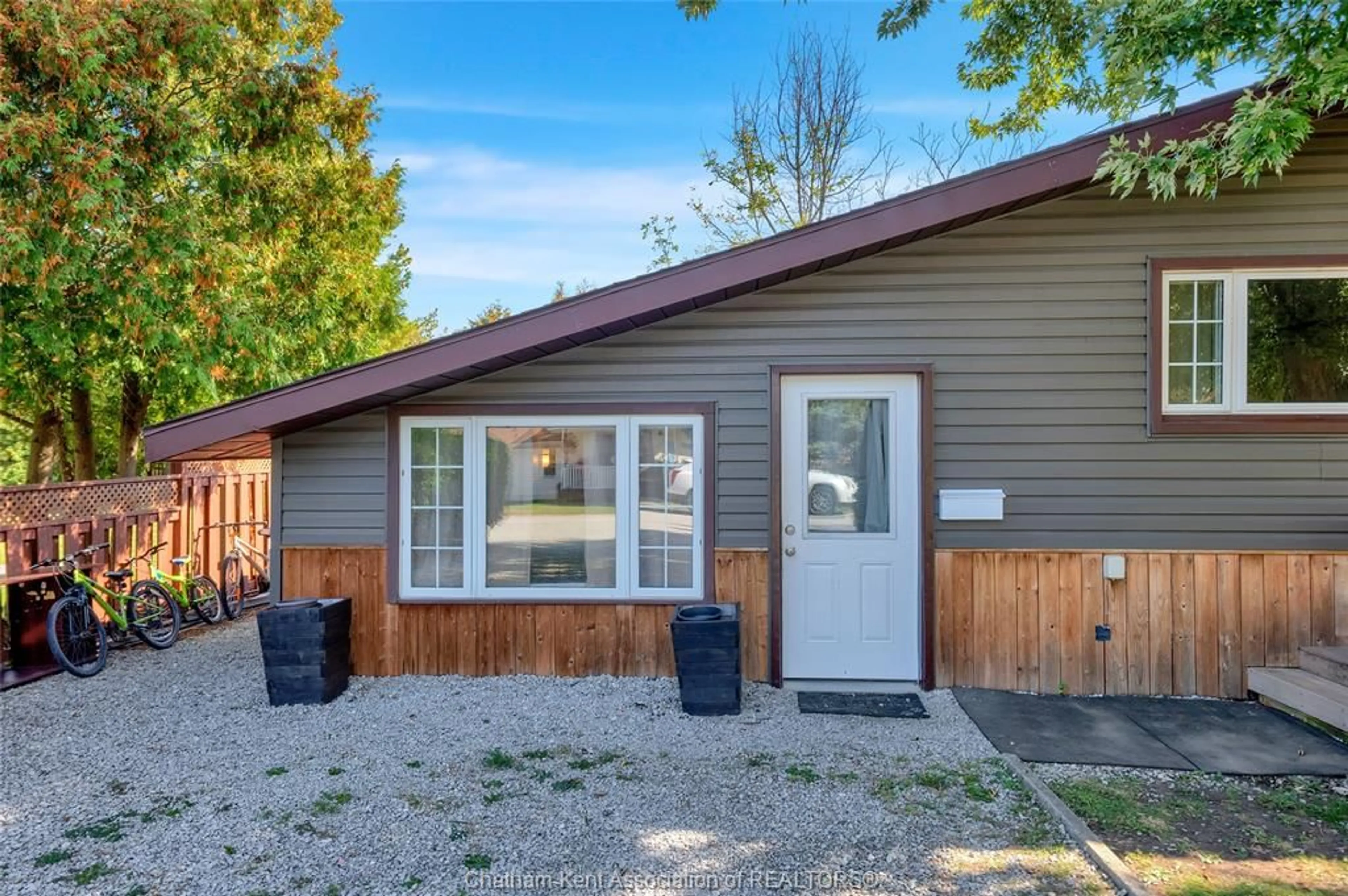 Home with vinyl exterior material, street for 120 Water St, Wallaceburg Ontario N8A 2G2