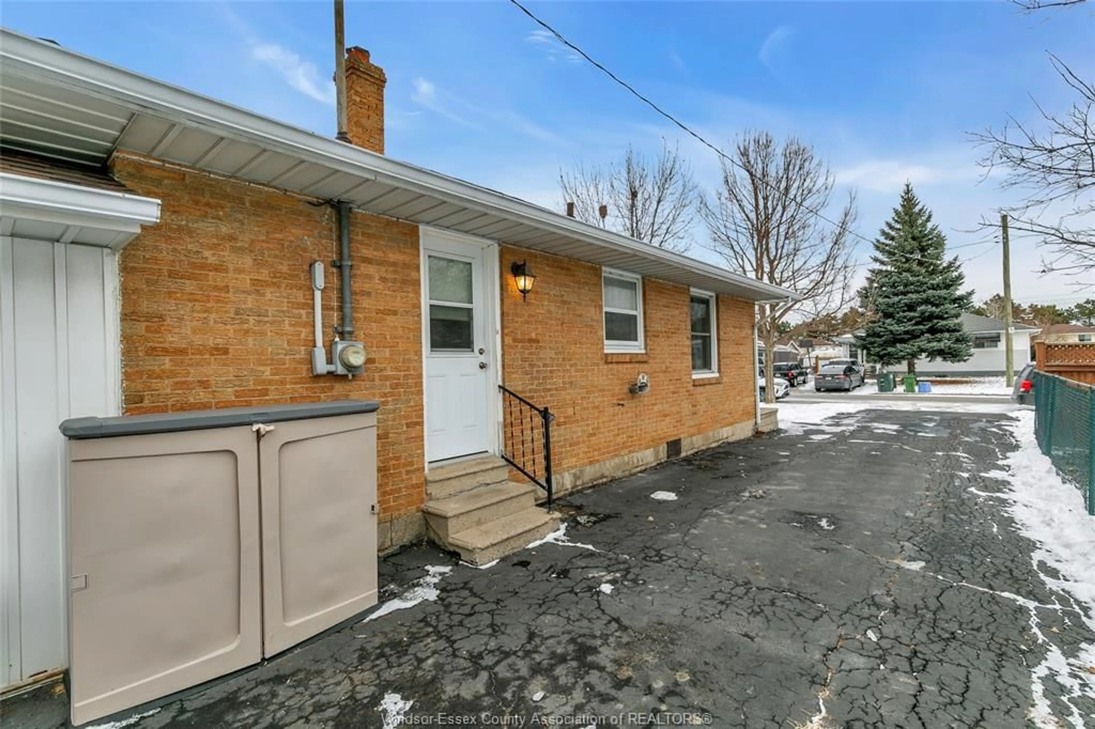 Unknown for 2691 LLOYD GEORGE Blvd, Windsor Ontario N8T 2T6