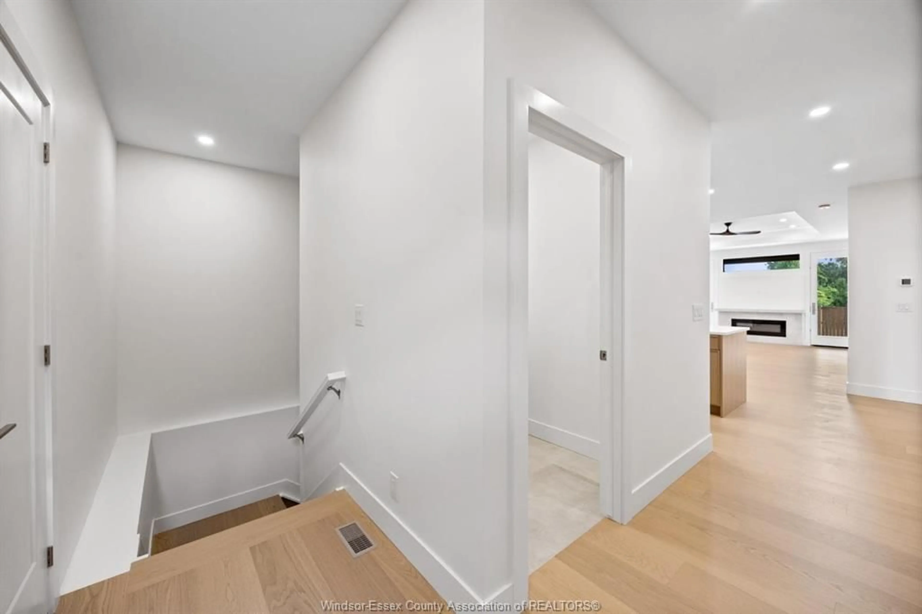 Unknown for 5 EAGLE St, Leamington Ontario N8H 0E1