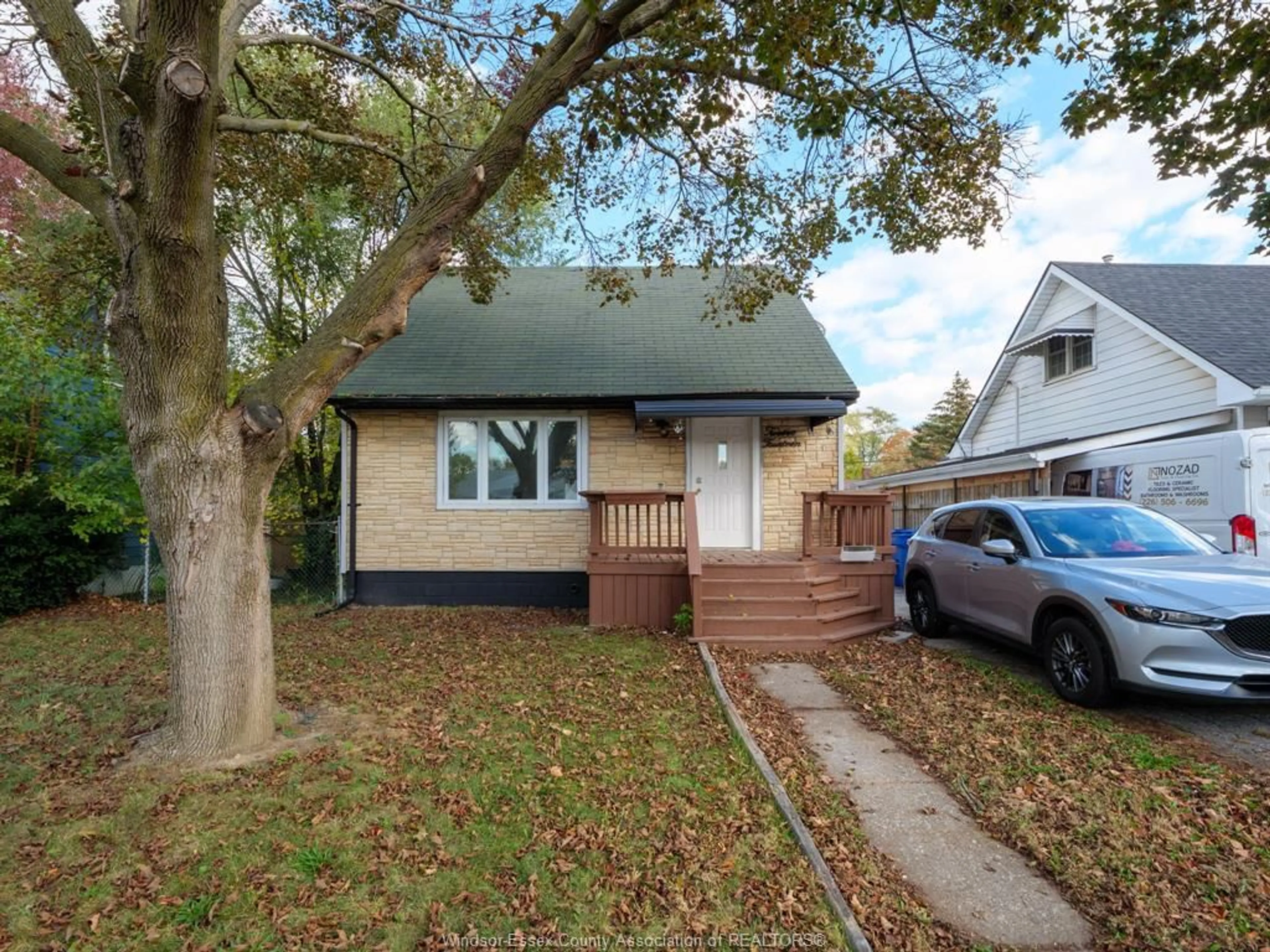 Unknown for 1214 Rankin Ave, Windsor Ontario N9B 2S5