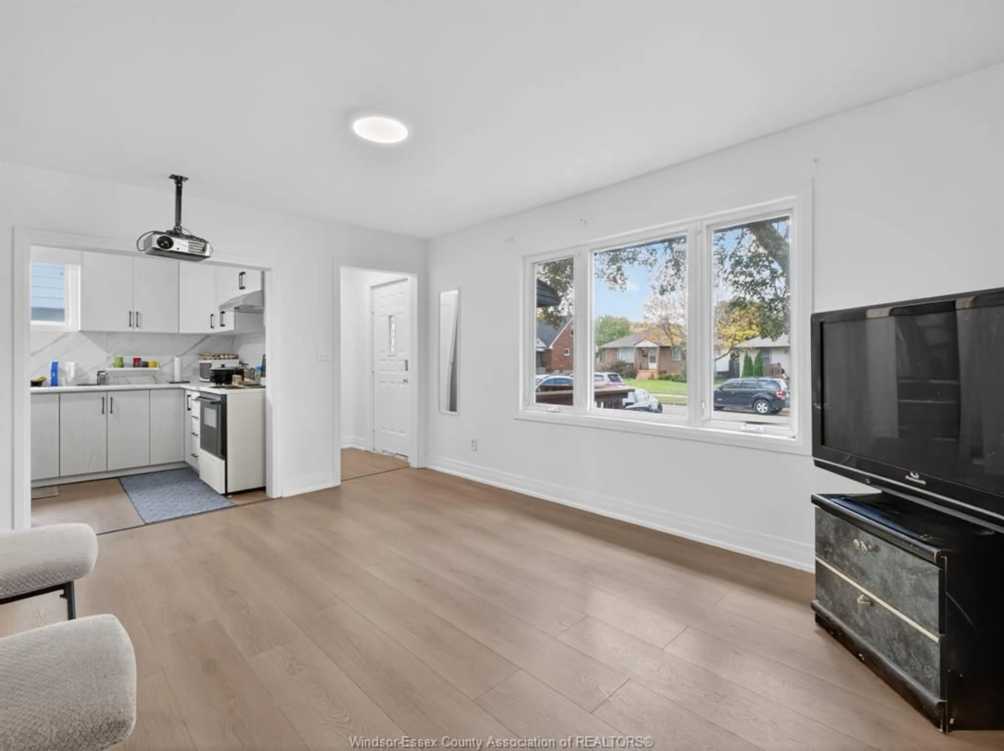 A pic of a room for 1214 Rankin Ave, Windsor Ontario N9B 2S5