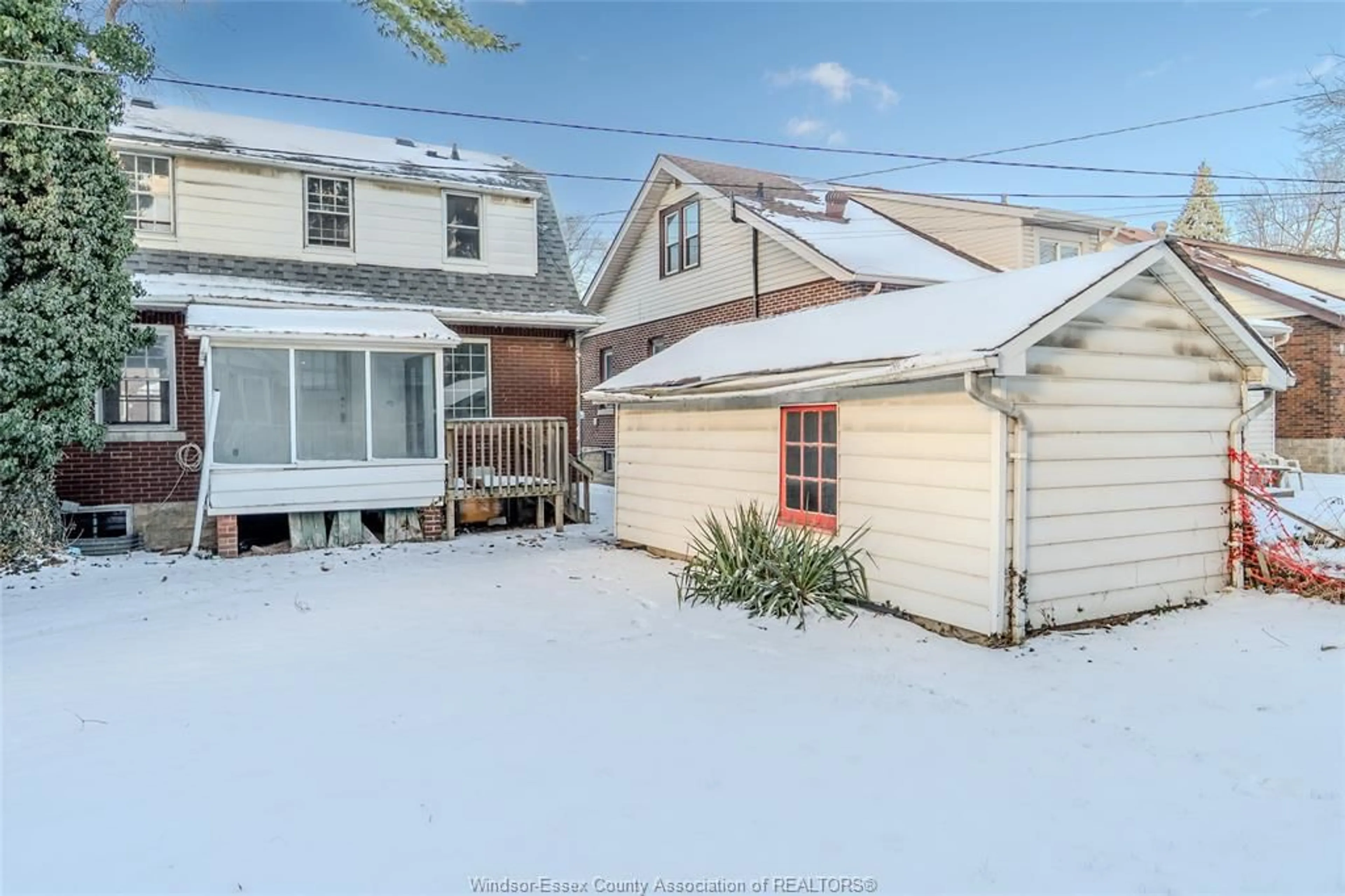 A pic from outside/outdoor area/front of a property/back of a property/a pic from drone, street for 2973 Peter, Windsor Ontario N9C 1G9