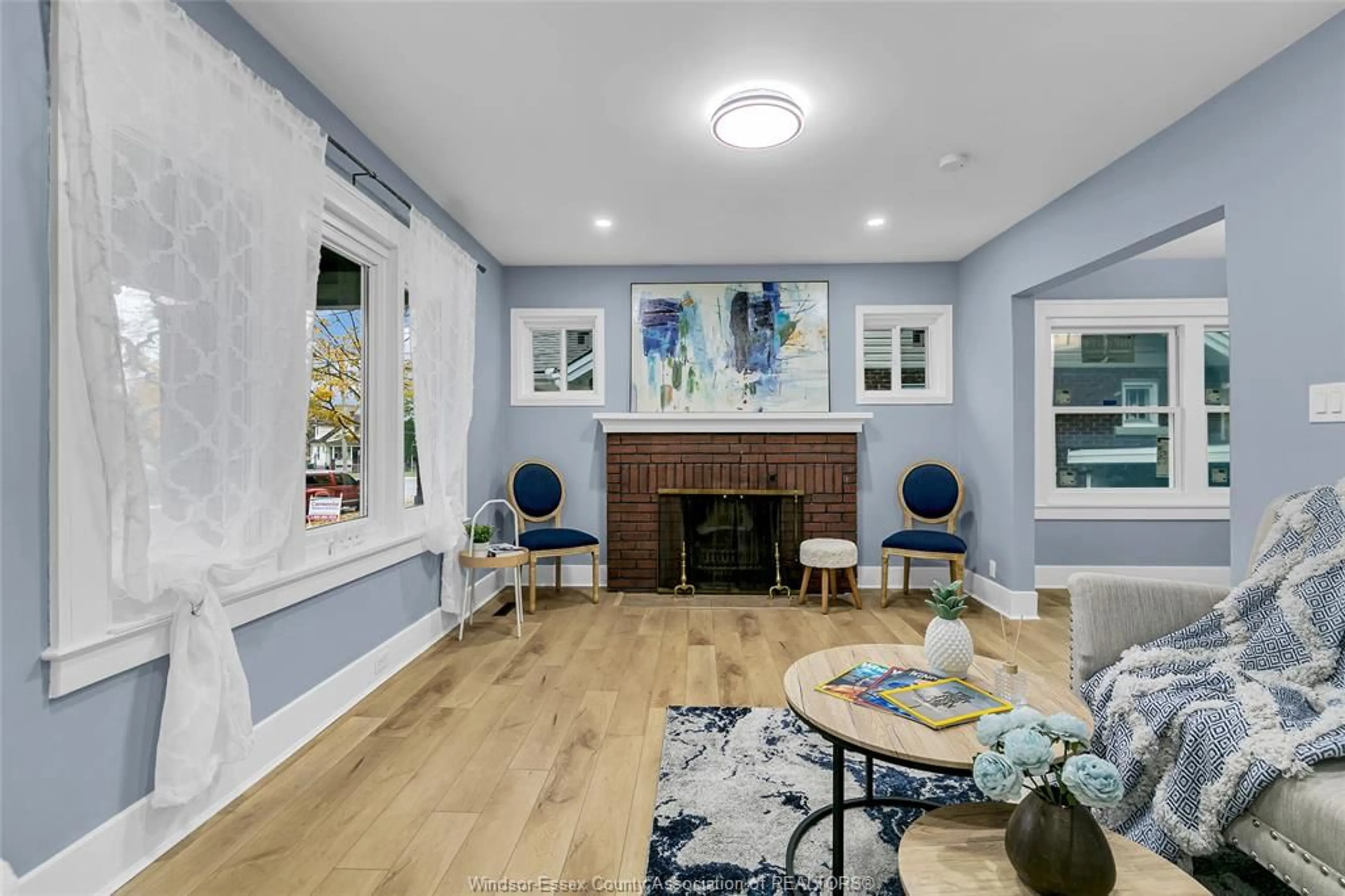 Living room with furniture, unknown for 3230 LINWOOD, Windsor Ontario N9C 1P8