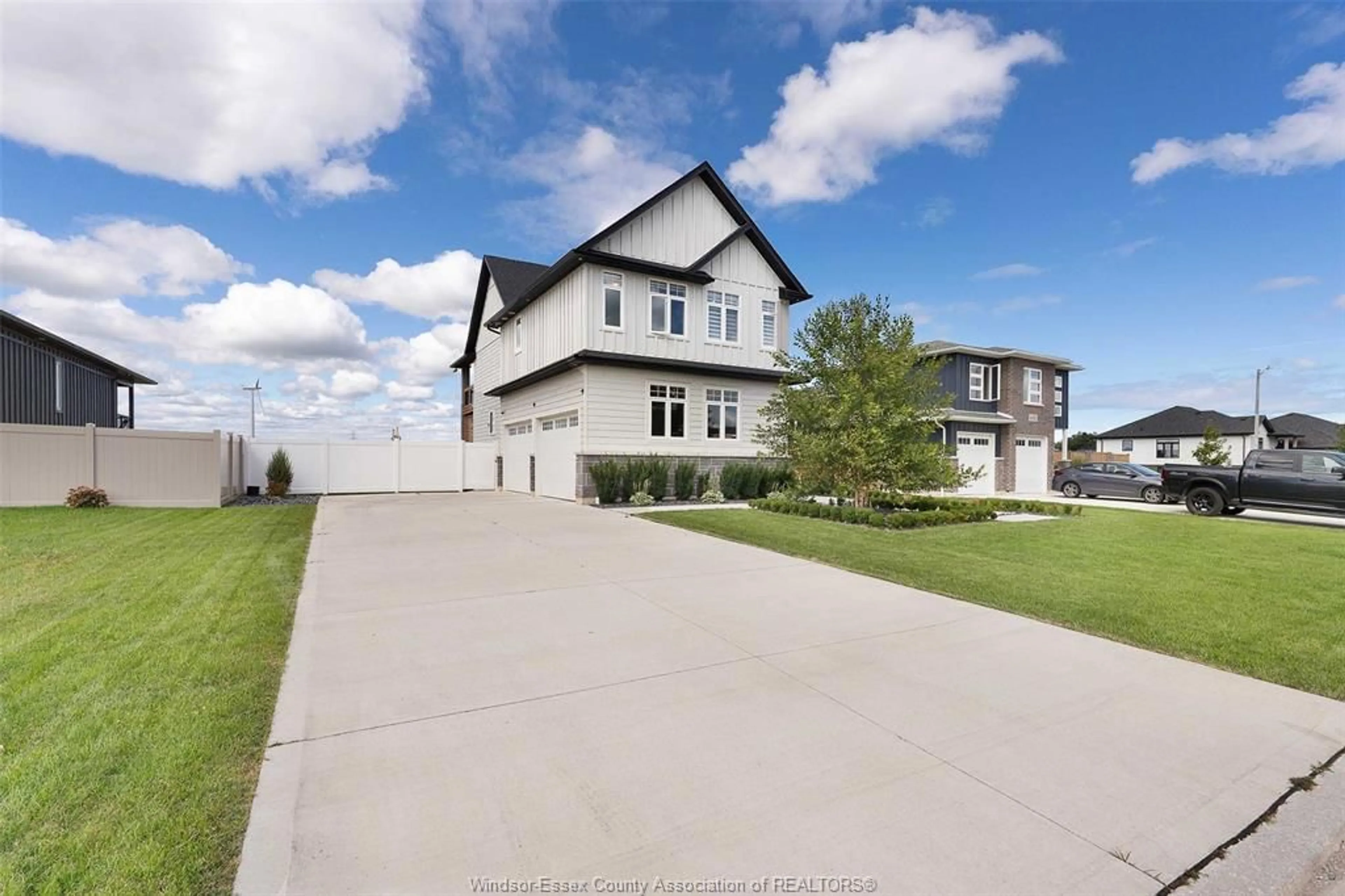 A pic from outside/outdoor area/front of a property/back of a property/a pic from drone, street for 4523 ANDERSON, Lakeshore Ontario N0P 1J0