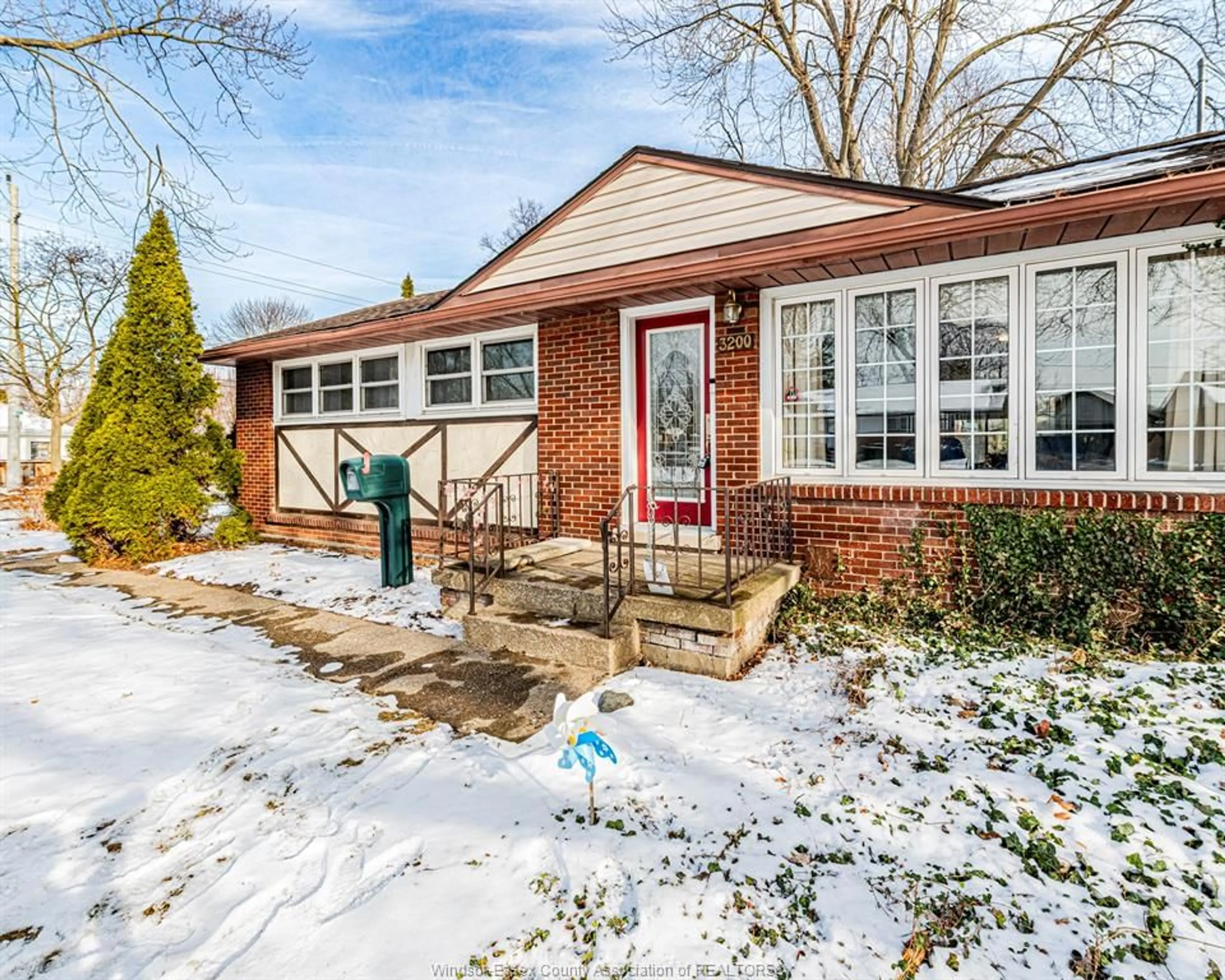 Home with brick exterior material, street for 3200 EVERTS, Windsor Ontario N9E 2V8