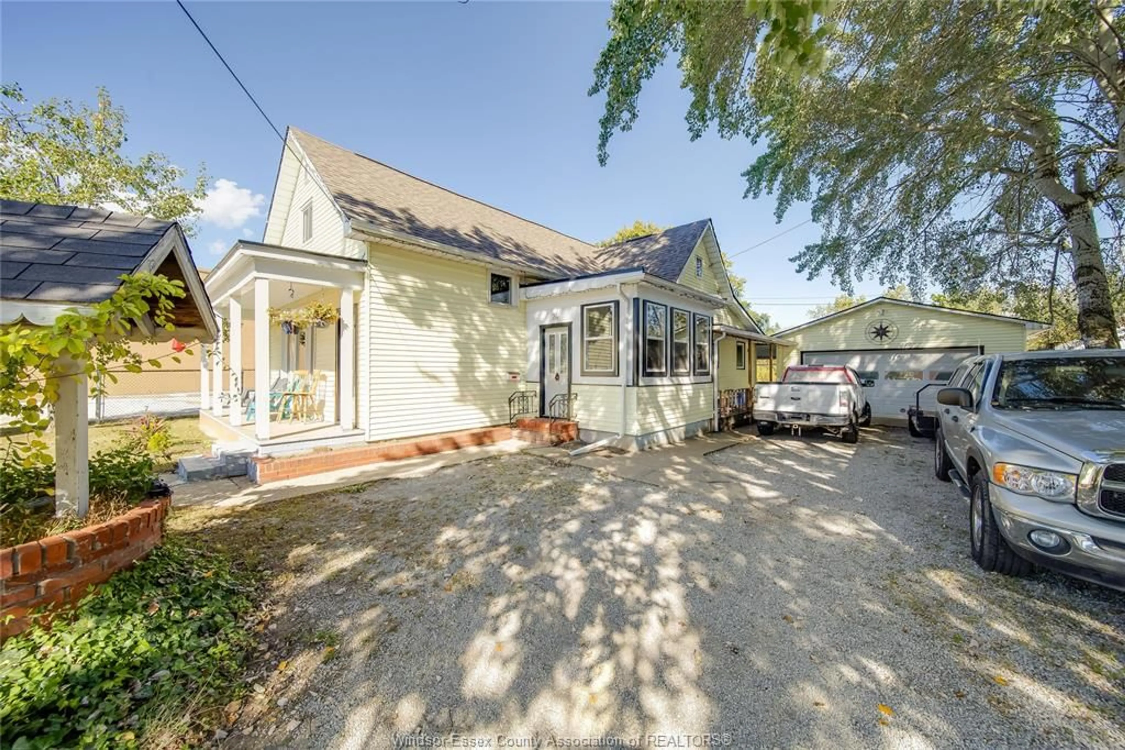 A pic from outside/outdoor area/front of a property/back of a property/a pic from drone, street for 24 WATER St, Kingsville Ontario N9Y 1J3