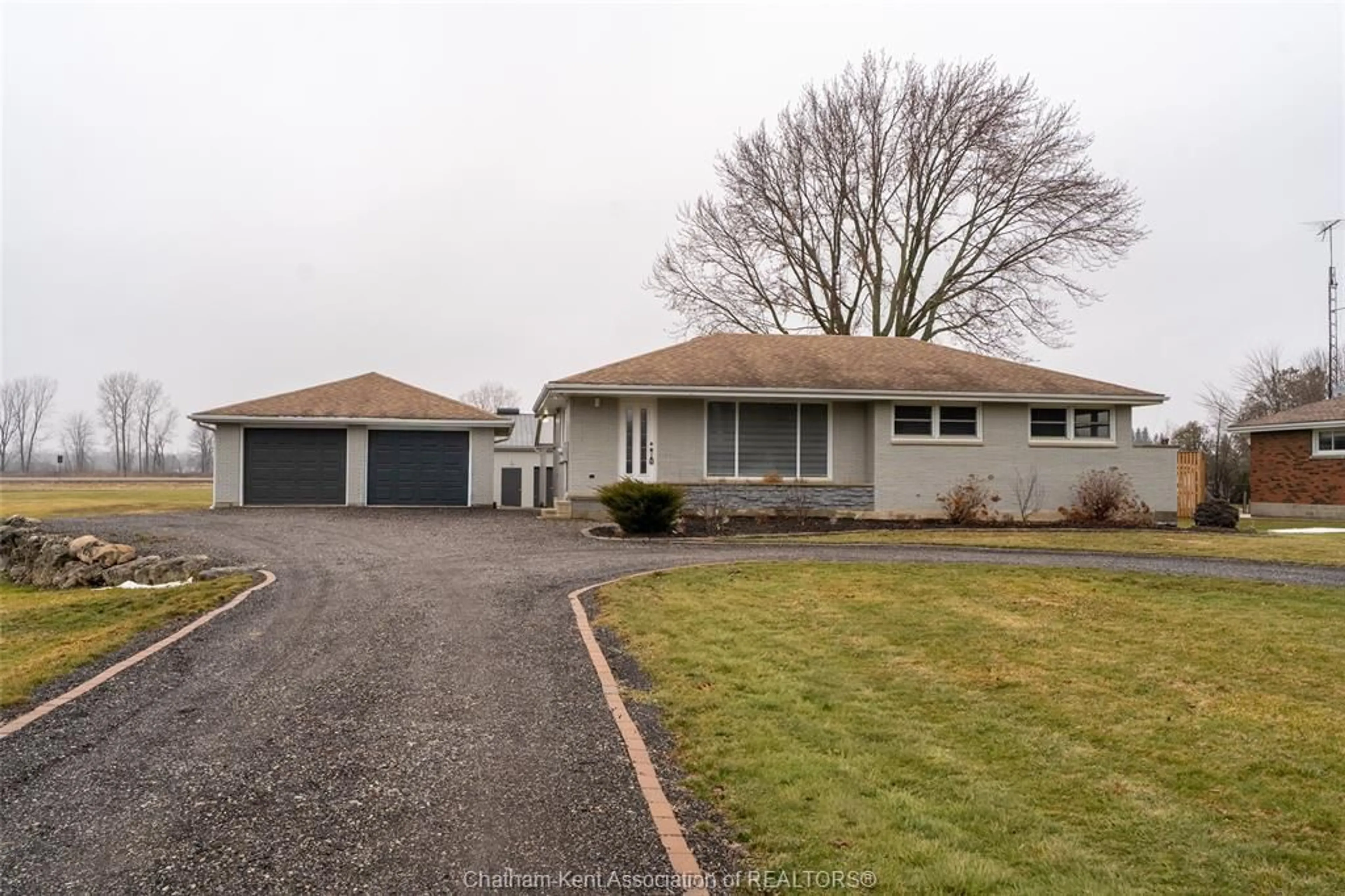 A pic from outside/outdoor area/front of a property/back of a property/a pic from drone, street for 17 Glenmar Ave, Chatham Ontario N7M 5J7