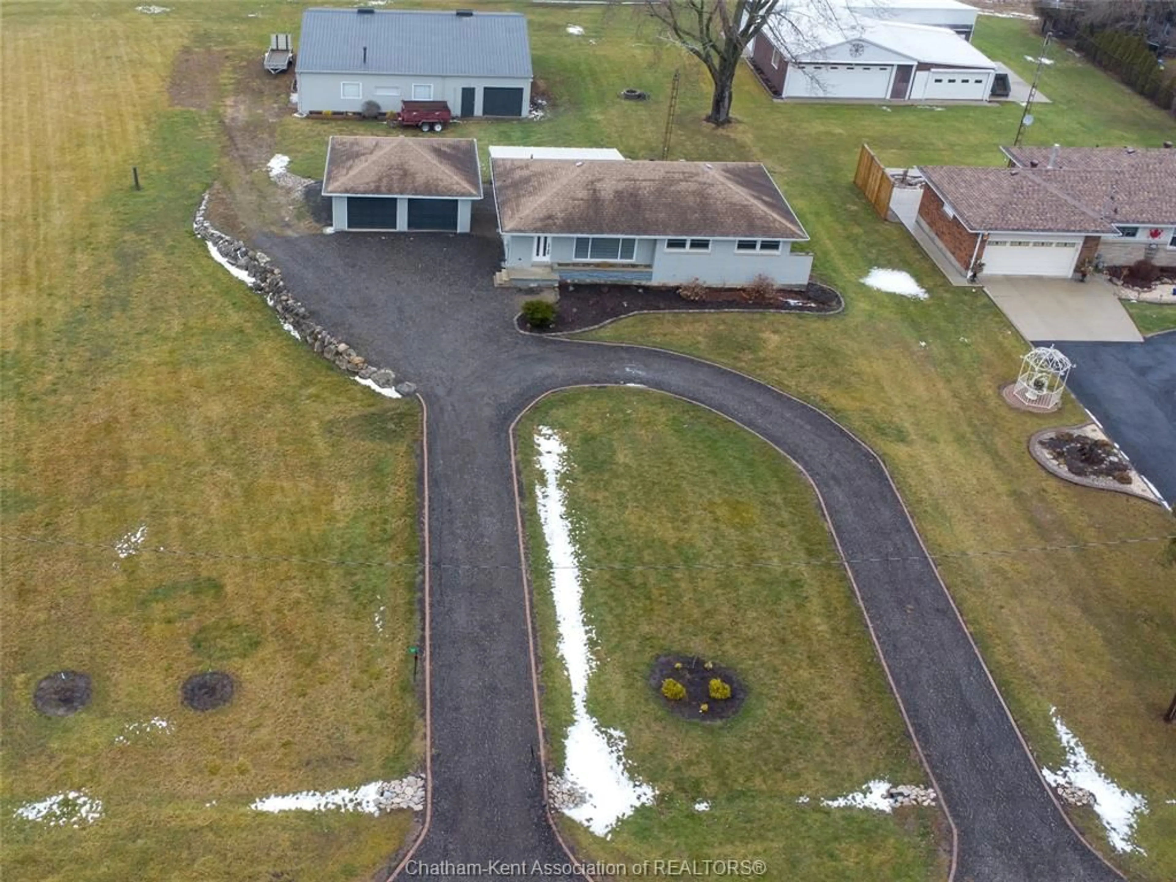 A pic from outside/outdoor area/front of a property/back of a property/a pic from drone, street for 17 Glenmar Ave, Chatham Ontario N7M 5J7