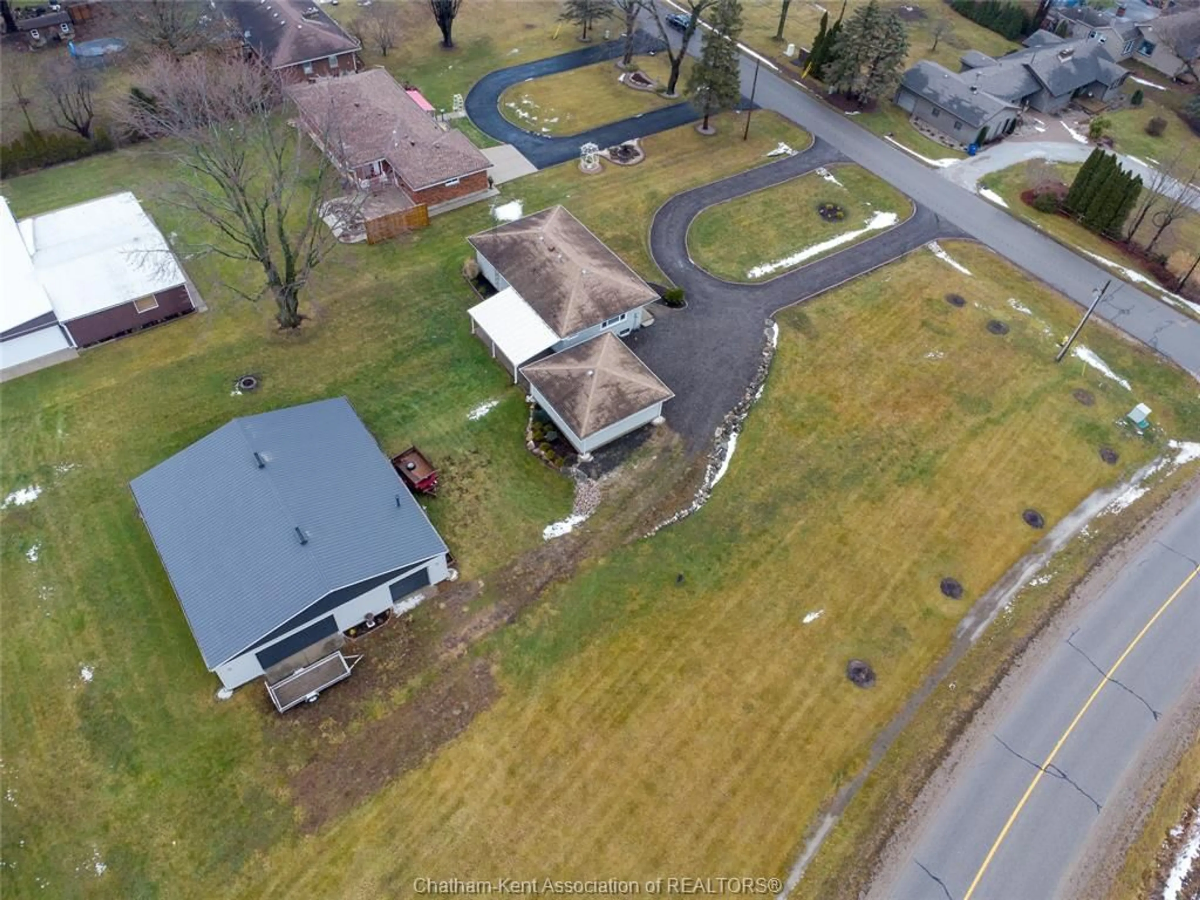 A pic from outside/outdoor area/front of a property/back of a property/a pic from drone, unknown for 17 Glenmar Ave, Chatham Ontario N7M 5J7