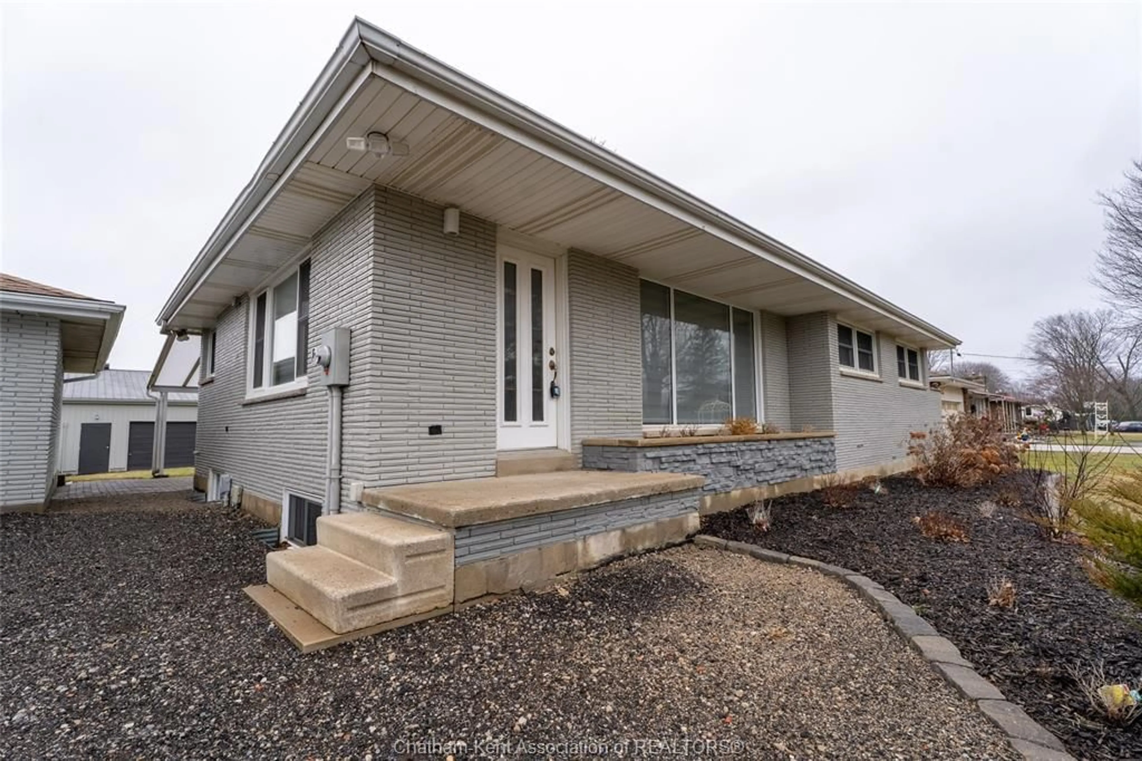 Home with brick exterior material, unknown for 17 Glenmar Ave, Chatham Ontario N7M 5J7