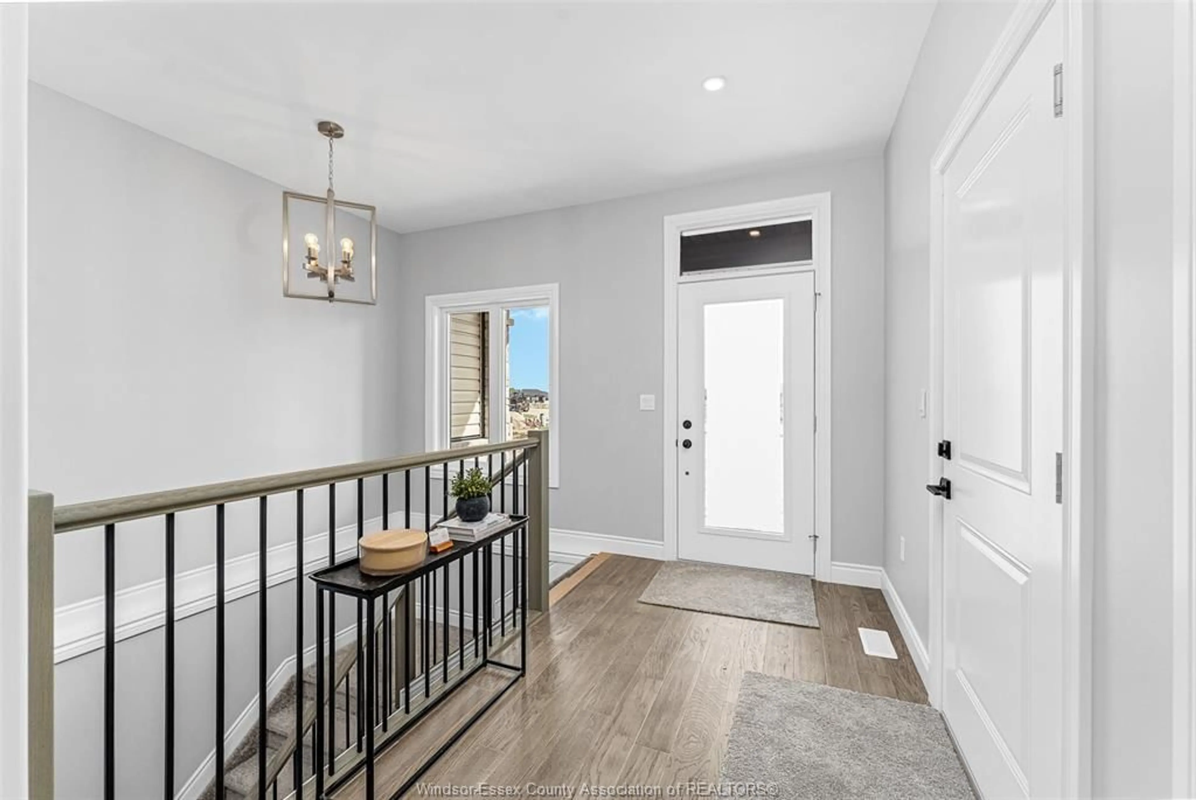 Indoor entryway for 261 WORTHINGTON Crt, Chatham Ontario N7L 0G7