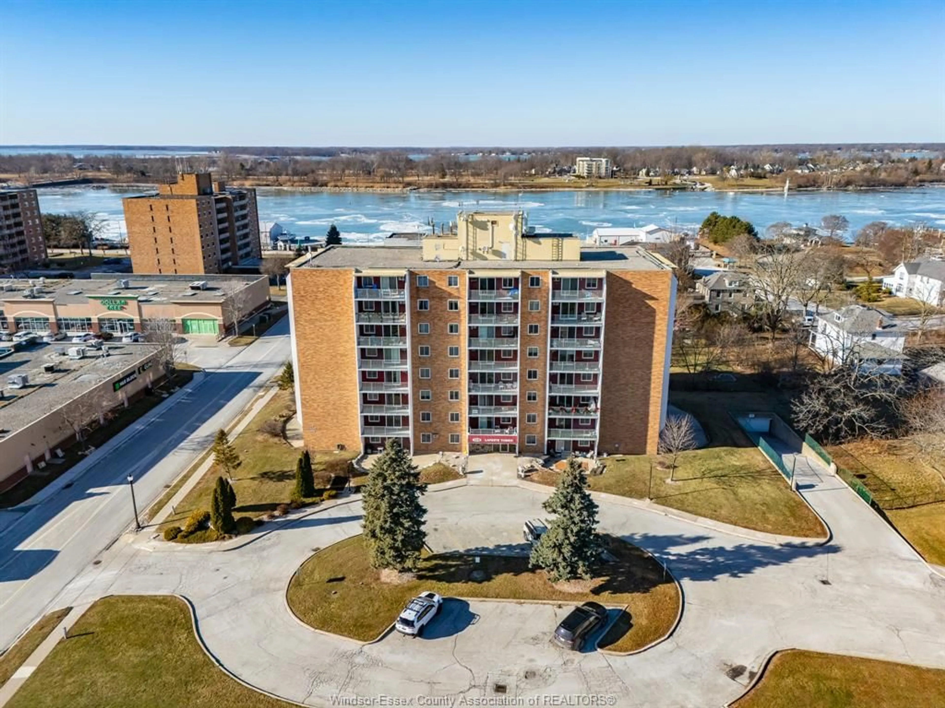 A pic from outside/outdoor area/front of a property/back of a property/a pic from drone, water/lake/river/ocean view for 120 Pickering, Amherstburg Ontario N9V 3N3