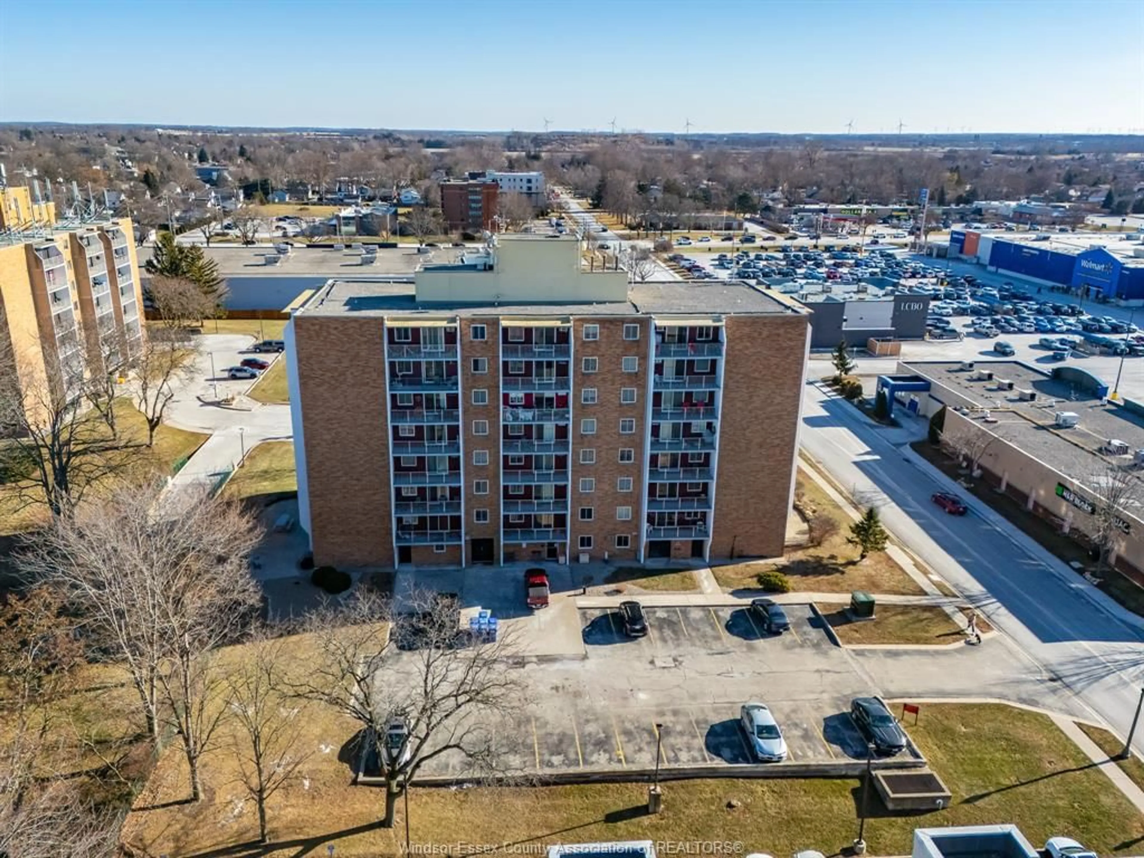 A pic from outside/outdoor area/front of a property/back of a property/a pic from drone, building for 120 Pickering, Amherstburg Ontario N9V 3N3