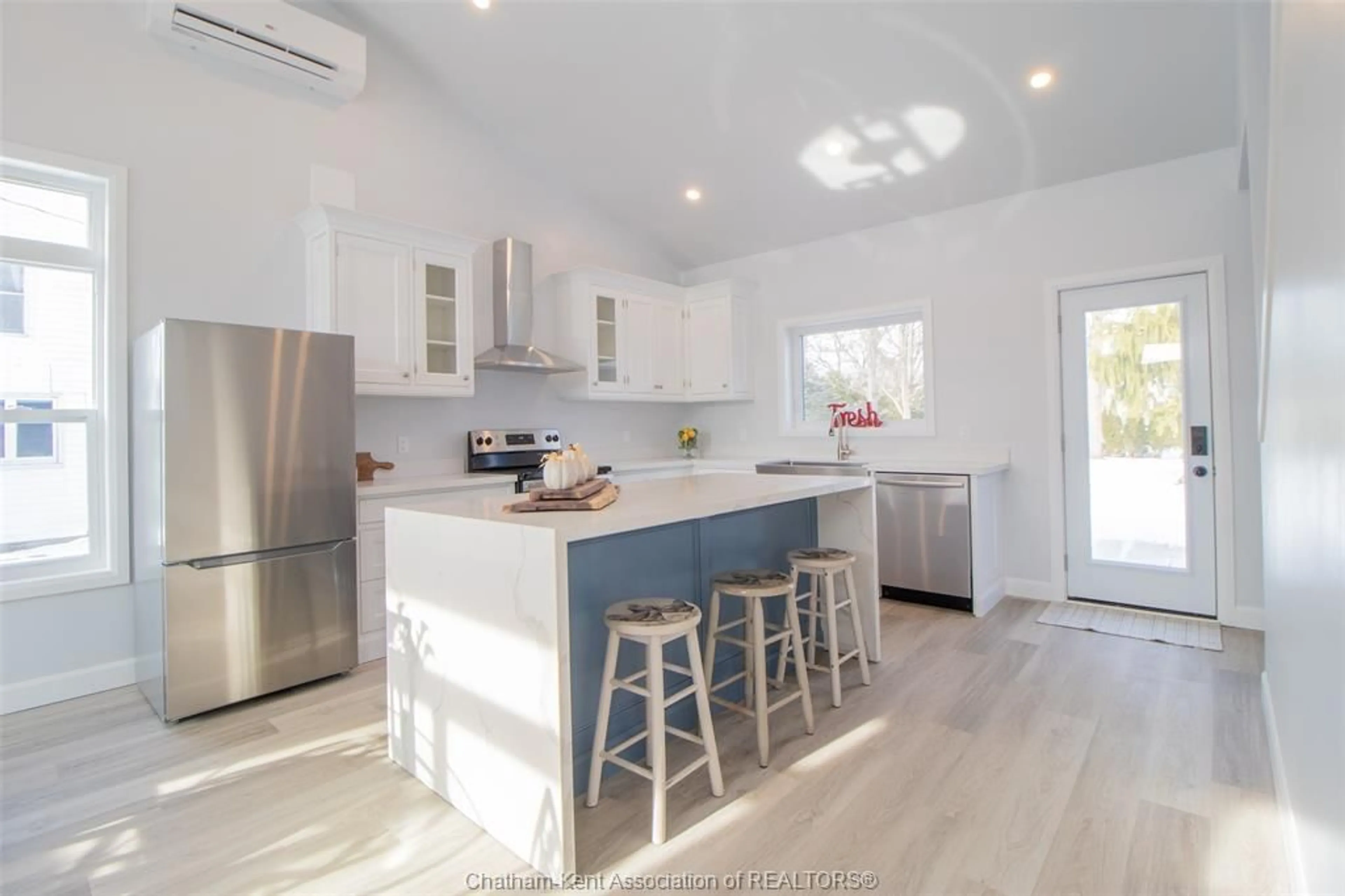 Open concept kitchen, unknown for 454 Trerice St, Dresden Ontario N0P 1M0