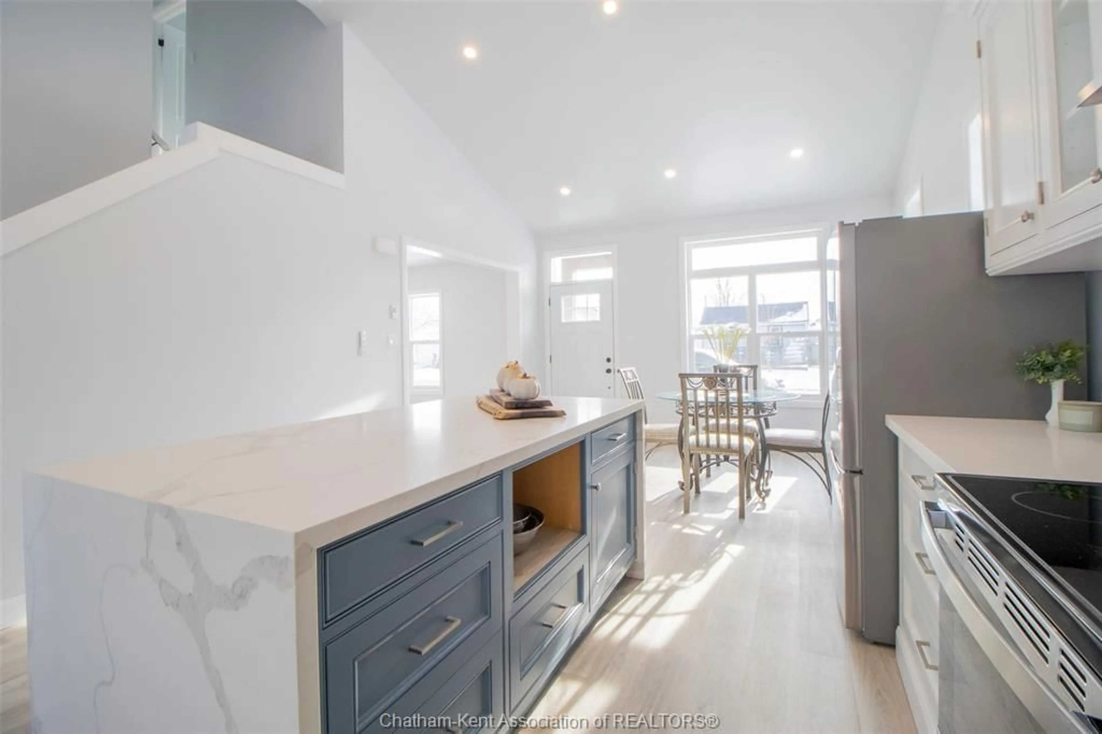 Open concept kitchen, ceramic/tile floor for 454 Trerice St, Dresden Ontario N0P 1M0