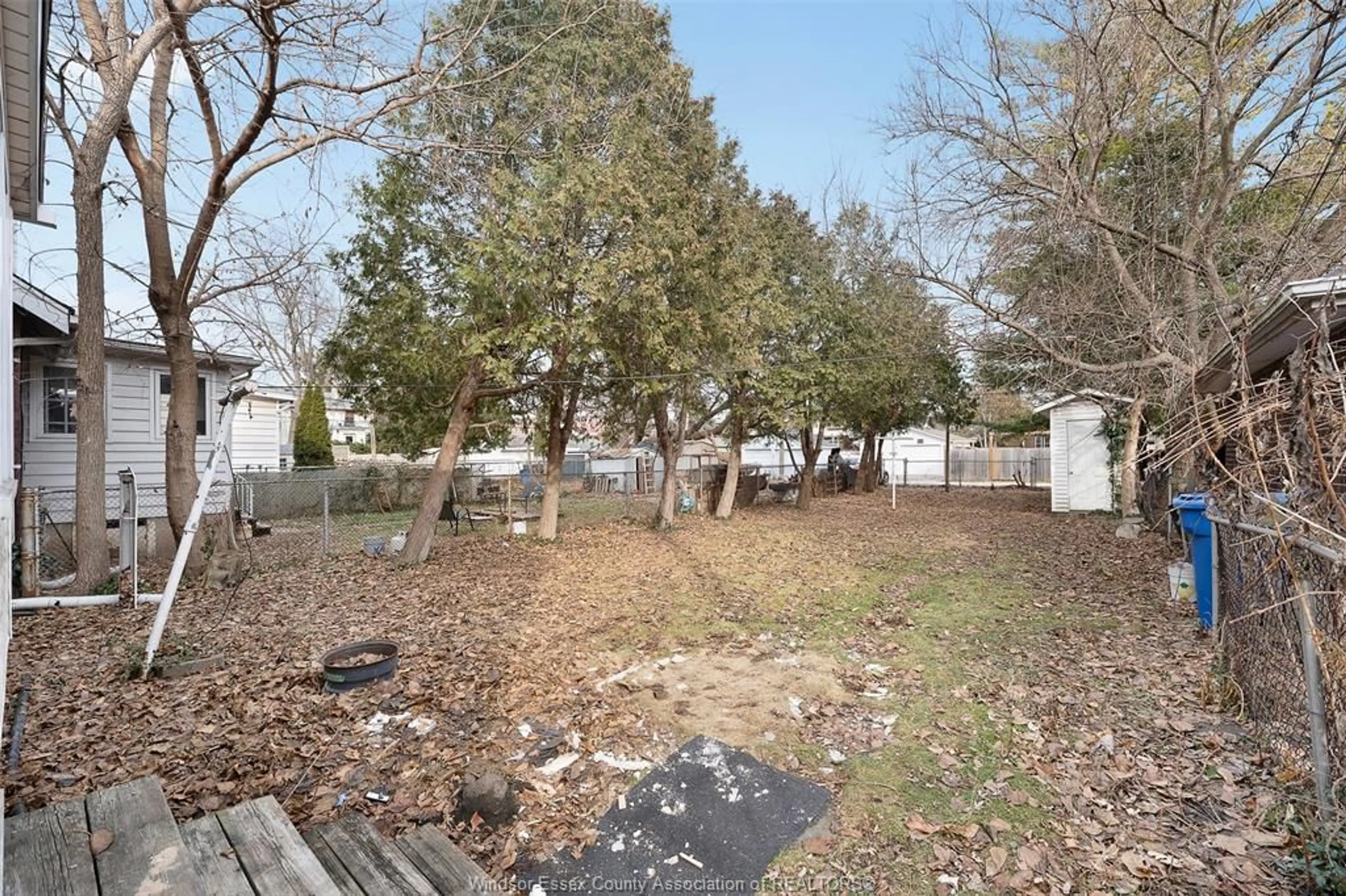 A pic from outside/outdoor area/front of a property/back of a property/a pic from drone, forest/trees view for 1184 BRUCE Ave, Windsor Ontario N9A 4Y4