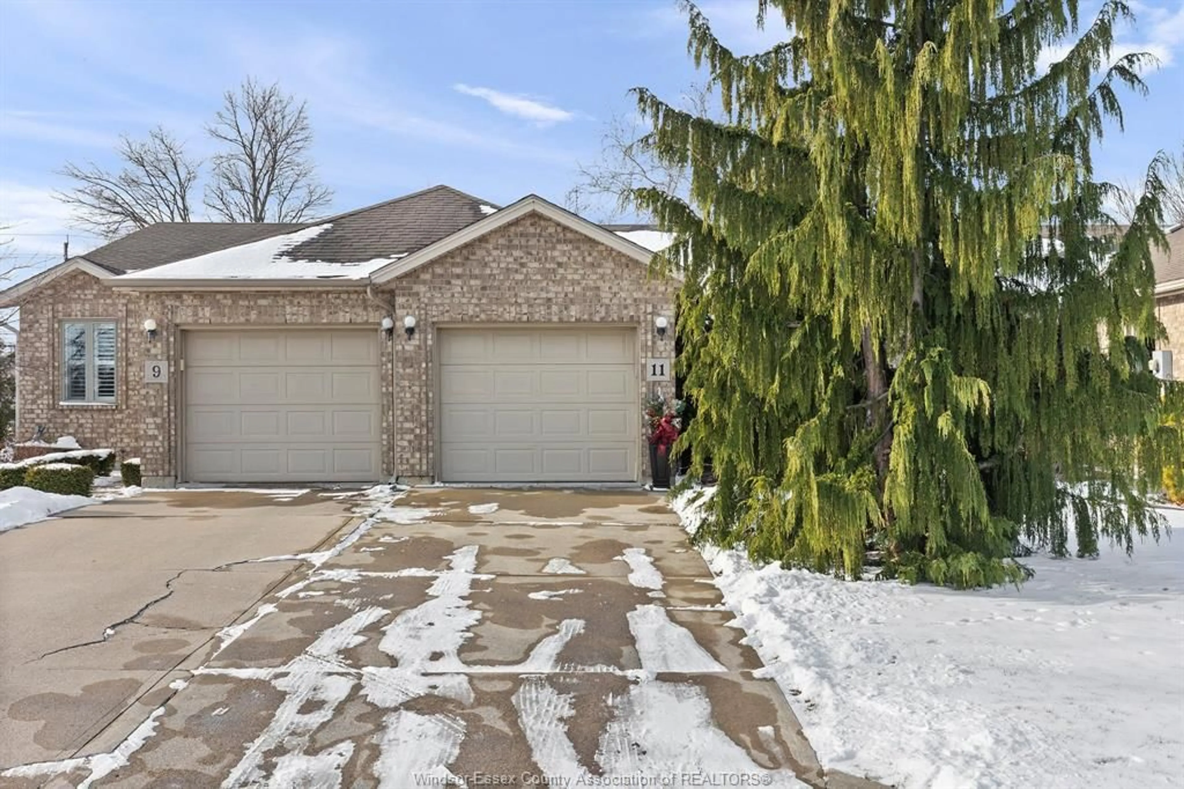 A pic from outside/outdoor area/front of a property/back of a property/a pic from drone, street for 11 MALIBU Dr, Leamington Ontario N8H 5G4