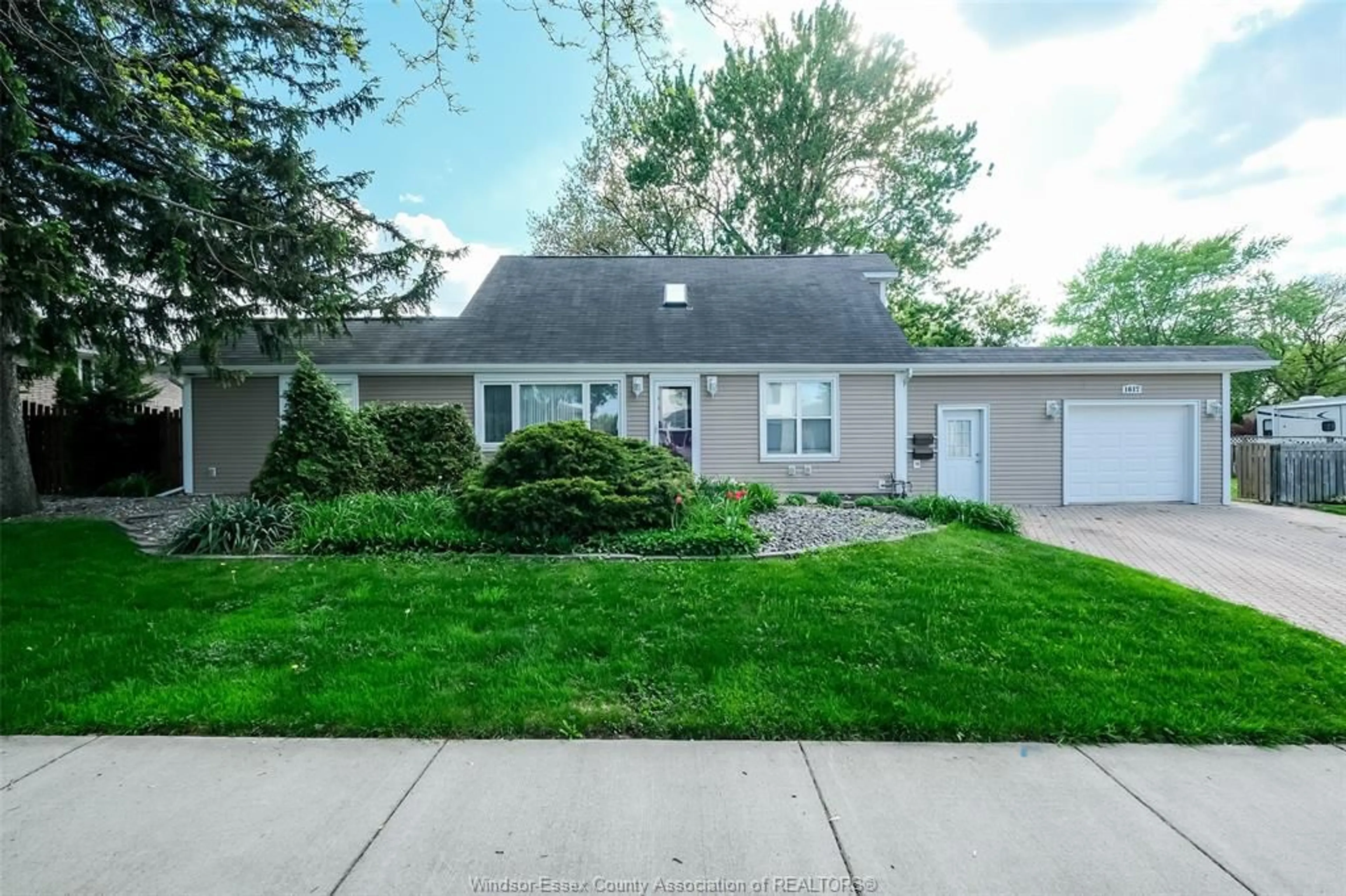 Home with vinyl exterior material, street for 1617 MARK Ave, Windsor Ontario N9B 3G5