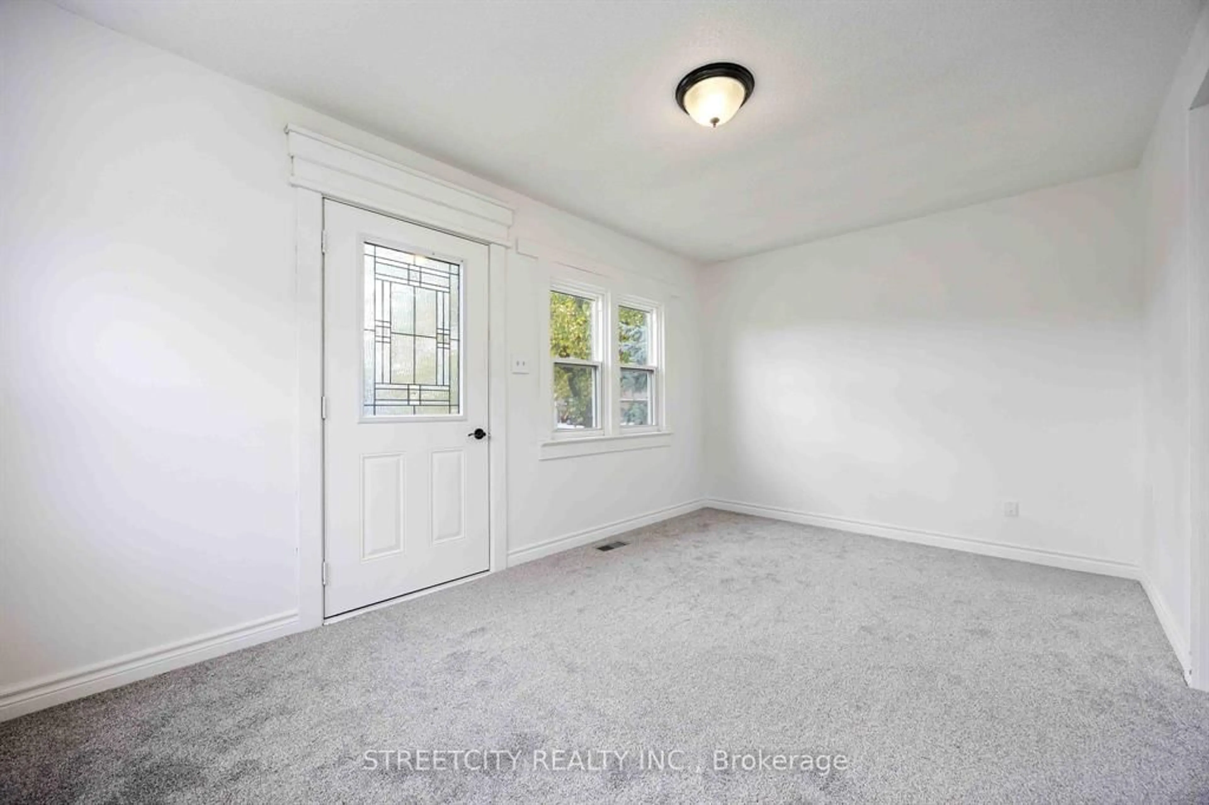 A pic of a room for 4482 Petrolia Line, Petrolia Ontario N0N 1R0