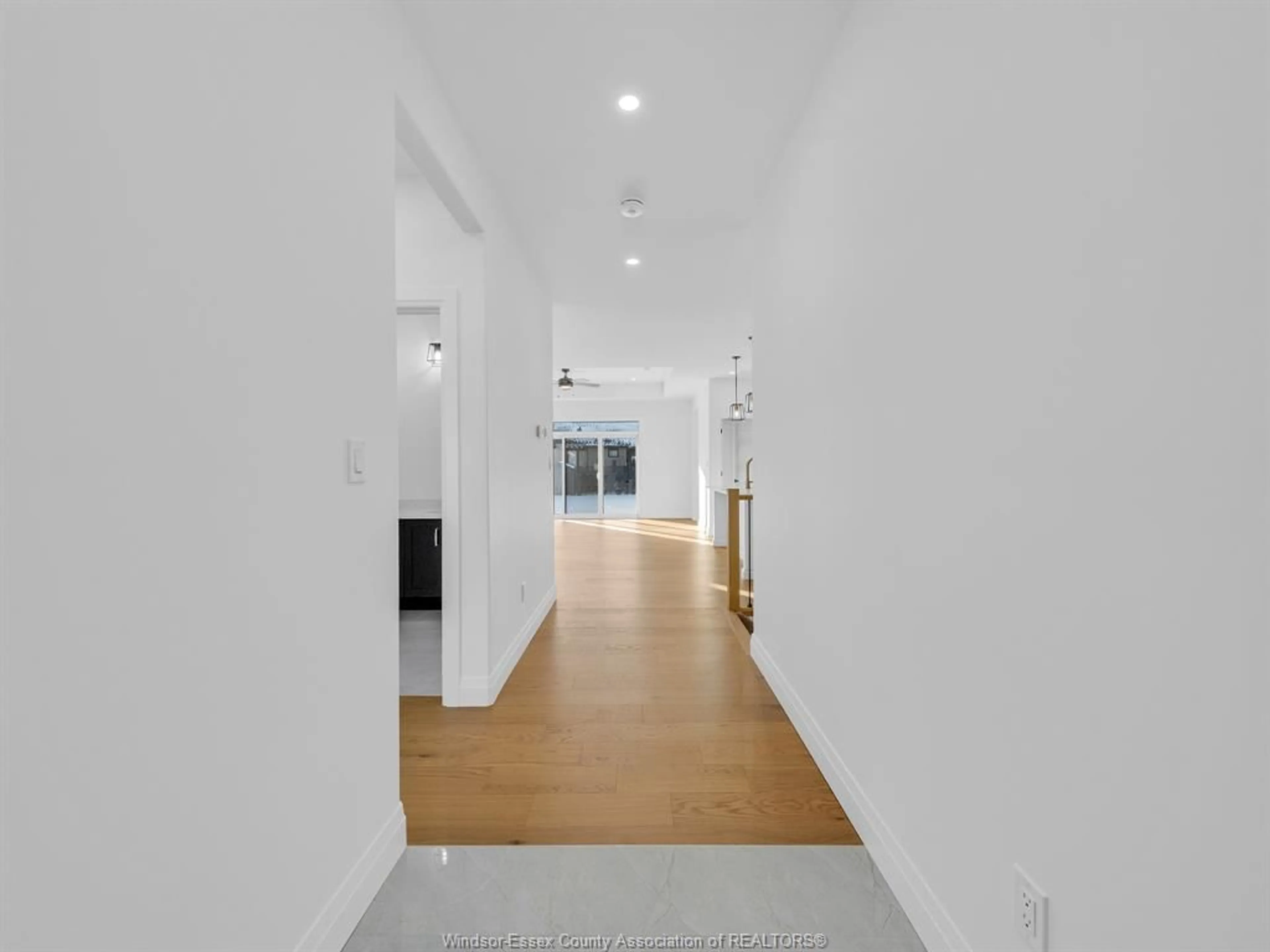 Indoor foyer for 2599 BARKLEY Ave, Windsor Ontario N8P 0E9