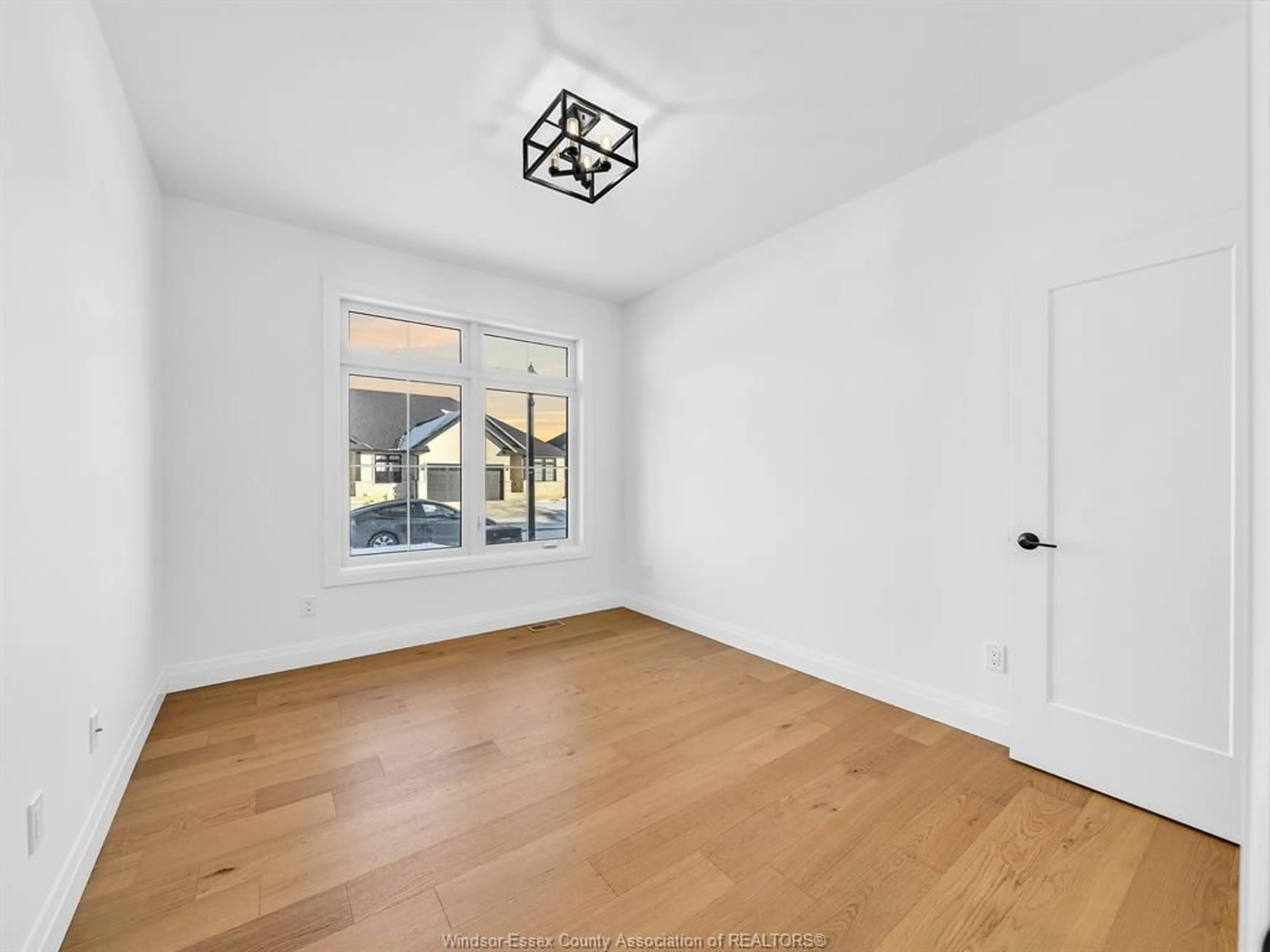 A pic of a room for 2599 BARKLEY Ave, Windsor Ontario N8P 0E9