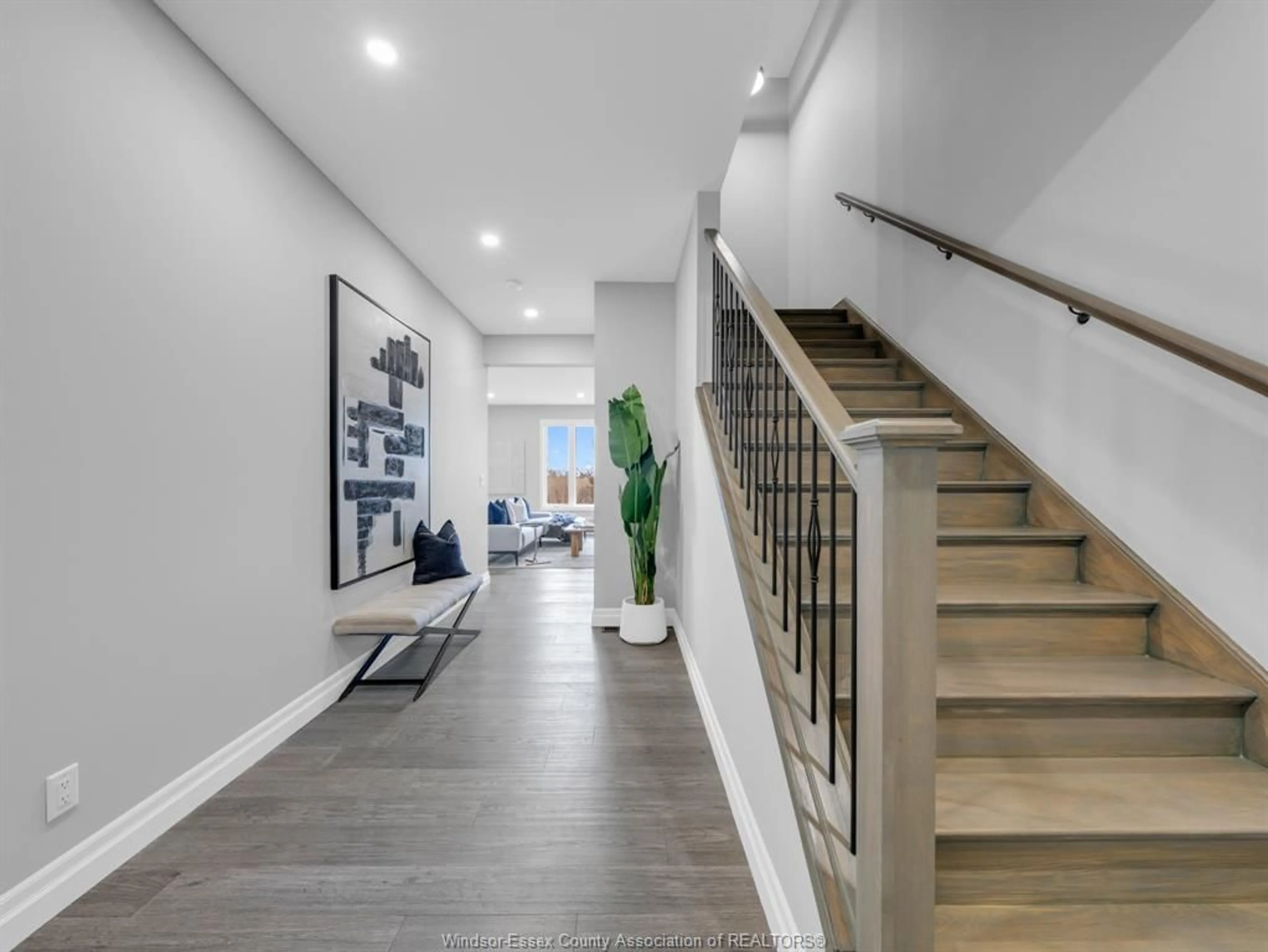 Indoor entryway for 80 BELLEVIEW, Kingsville Ontario N8N 3S6