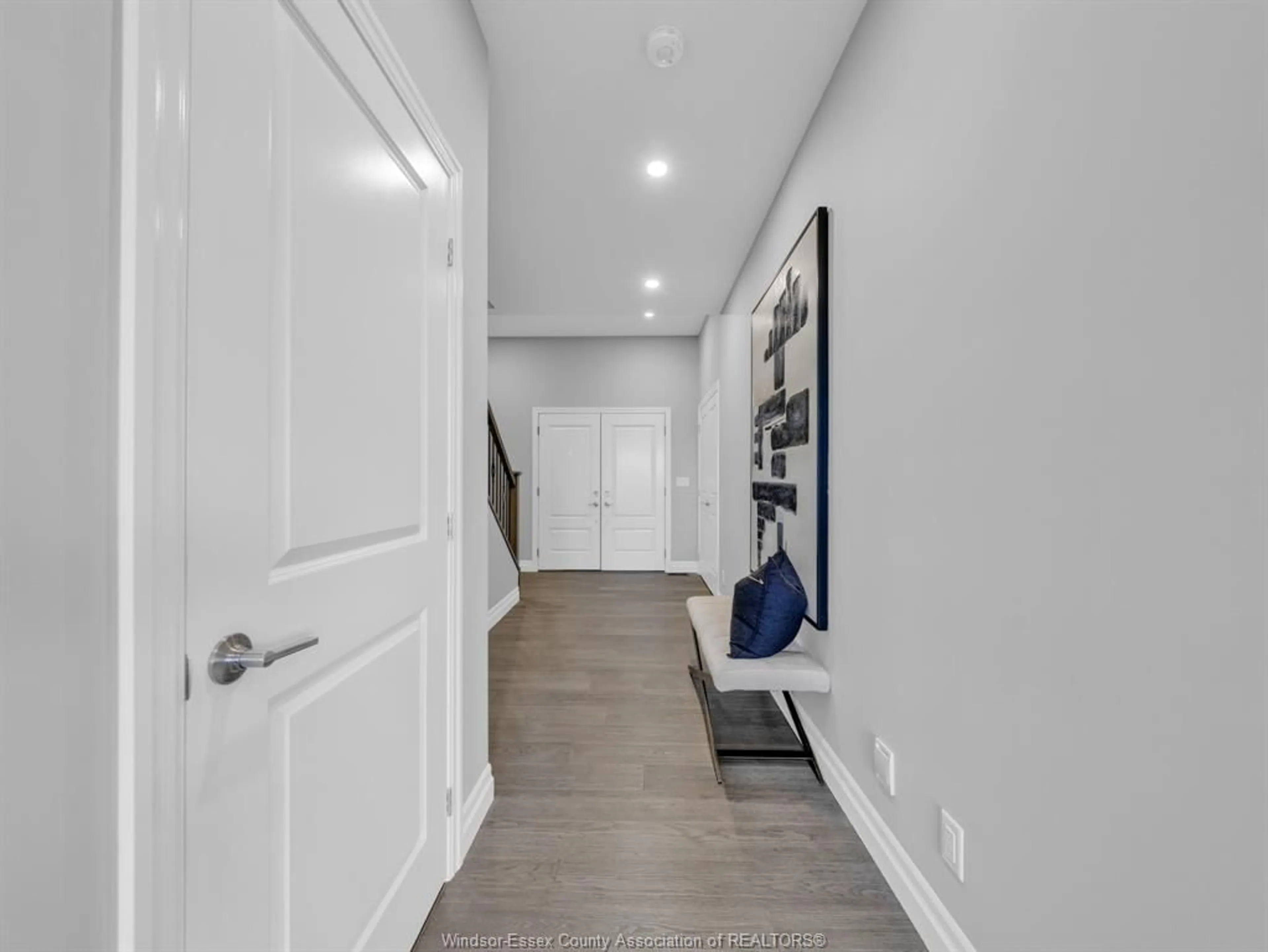 Indoor entryway for 80 BELLEVIEW, Kingsville Ontario N8N 3S6