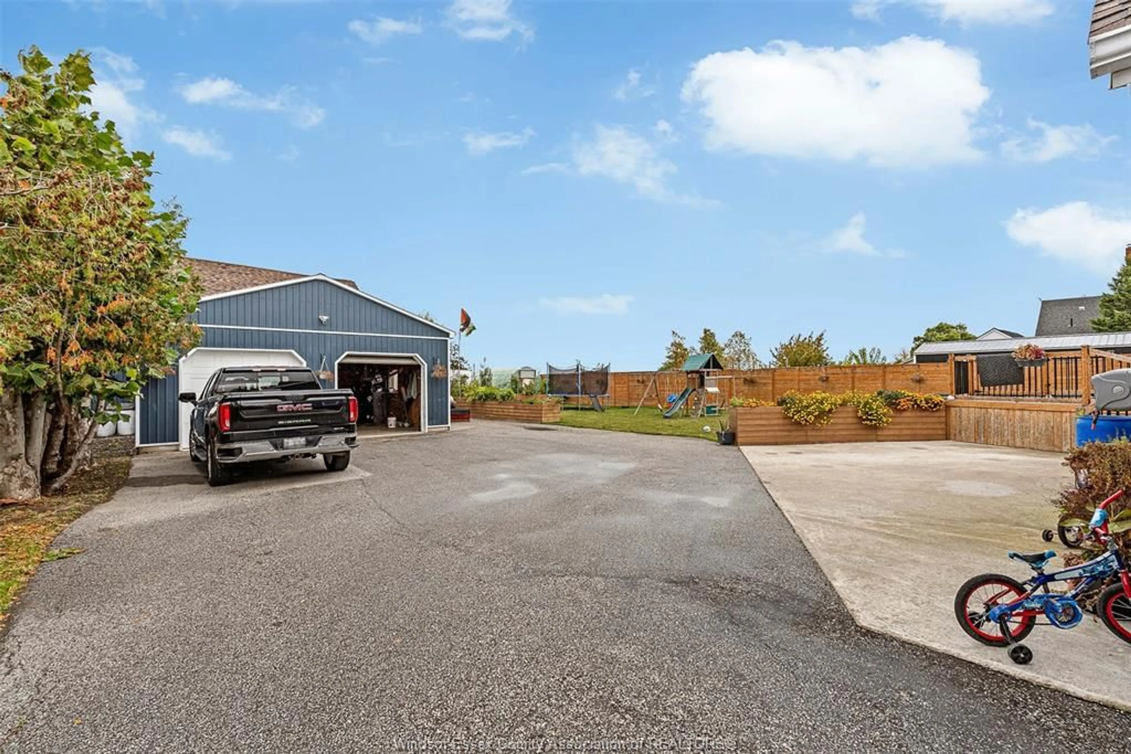 Indoor garage for 2640 COUNTY ROAD 12, Essex Ontario N8M 2X6