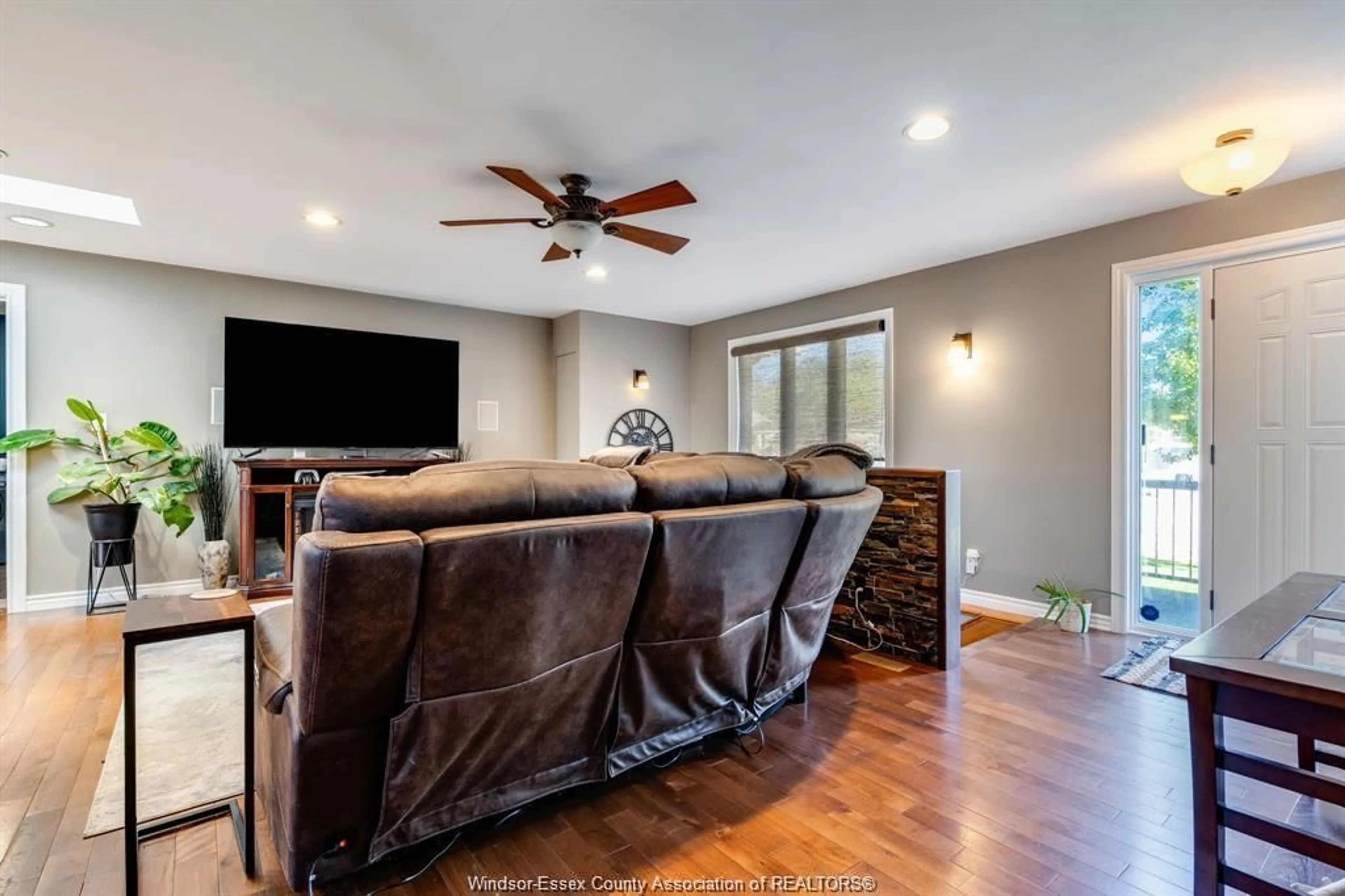 Home theater for 1631 CHERRYWOOD Dr, Lakeshore Ontario N0R 1A0