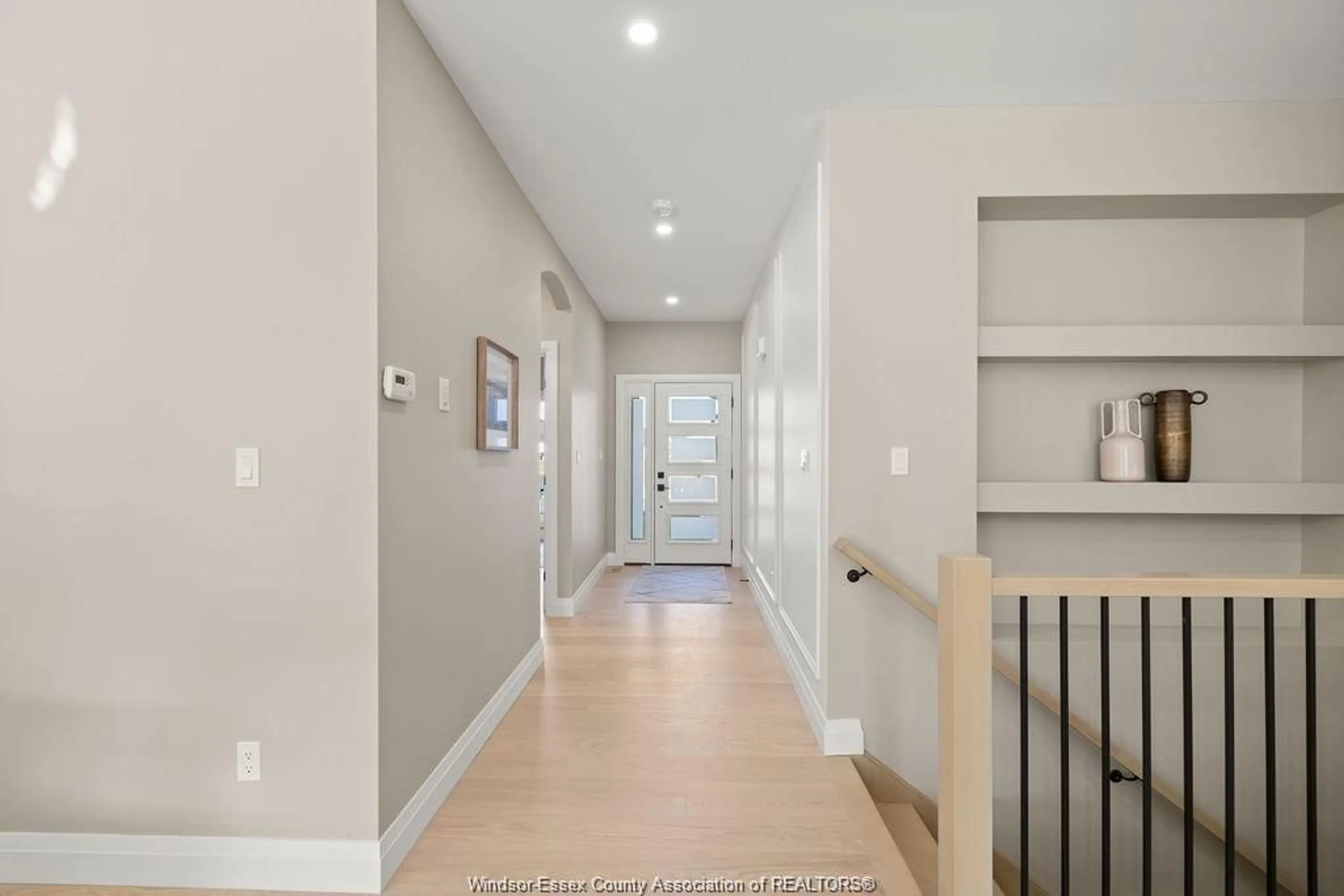 Indoor foyer for 8020 MEO Blvd, LaSalle Ontario N9H 1H3