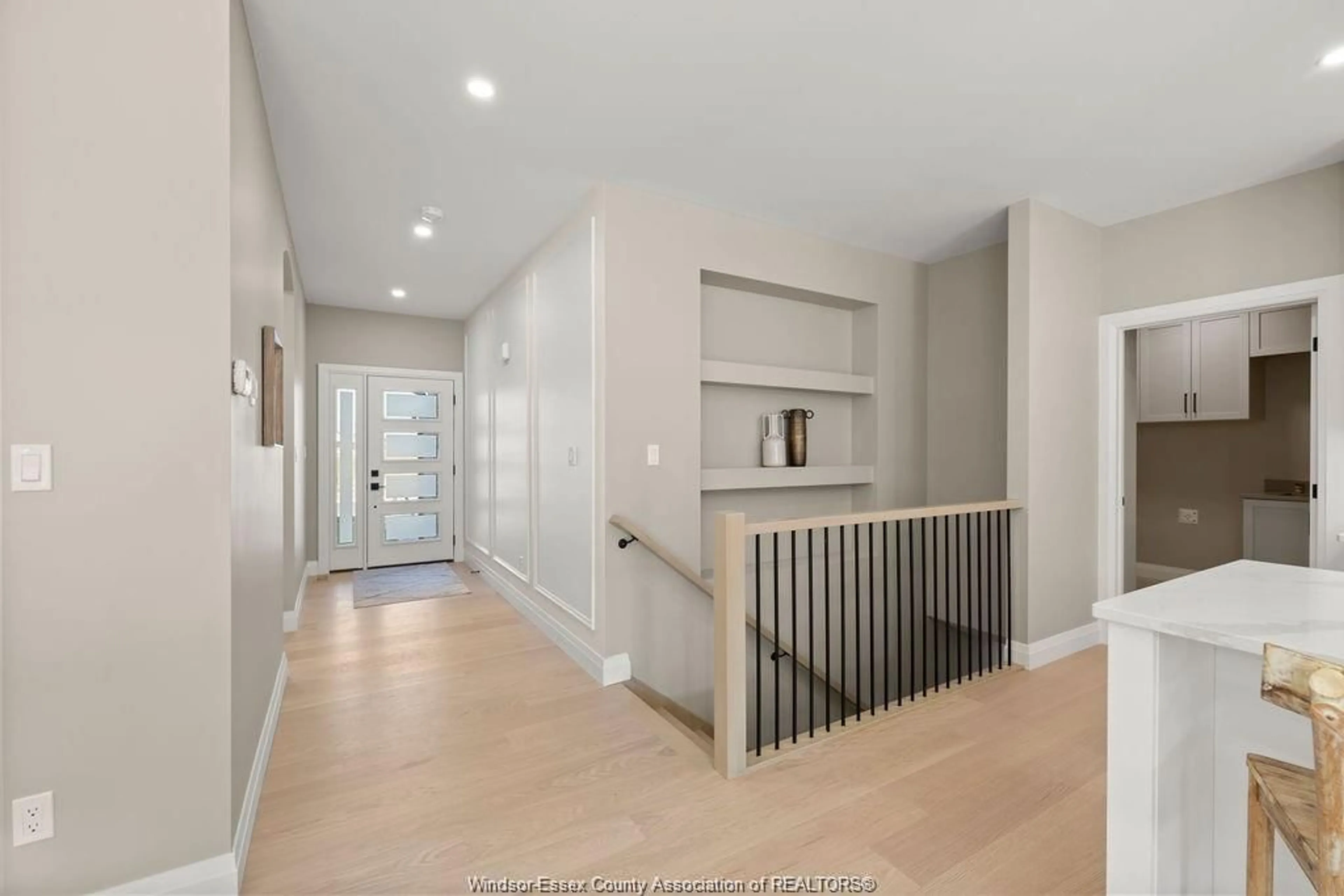 Indoor entryway for 8020 MEO Blvd, LaSalle Ontario N9H 1H3