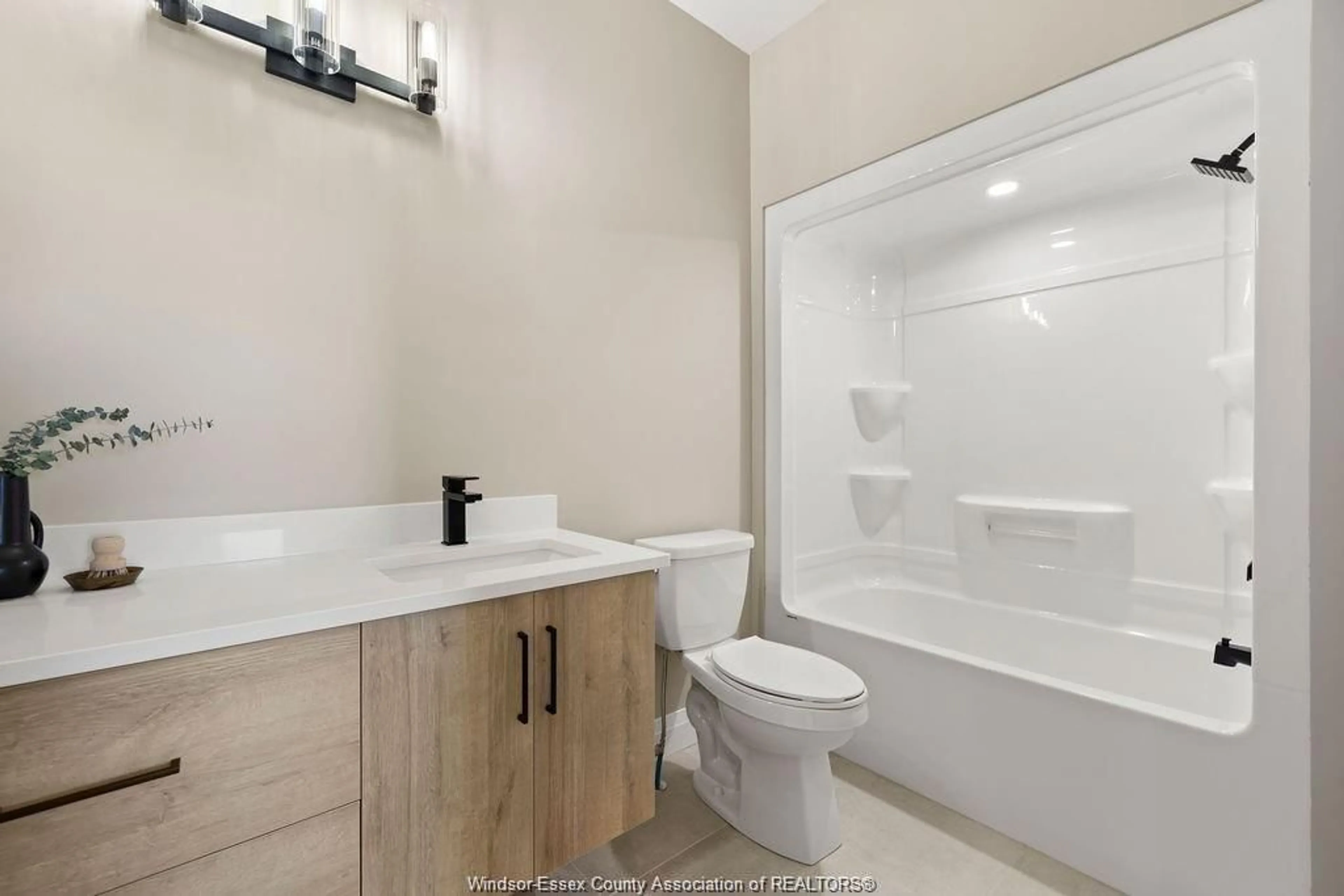 Standard bathroom, ceramic/tile floor for 8020 MEO Blvd, LaSalle Ontario N9H 1H3