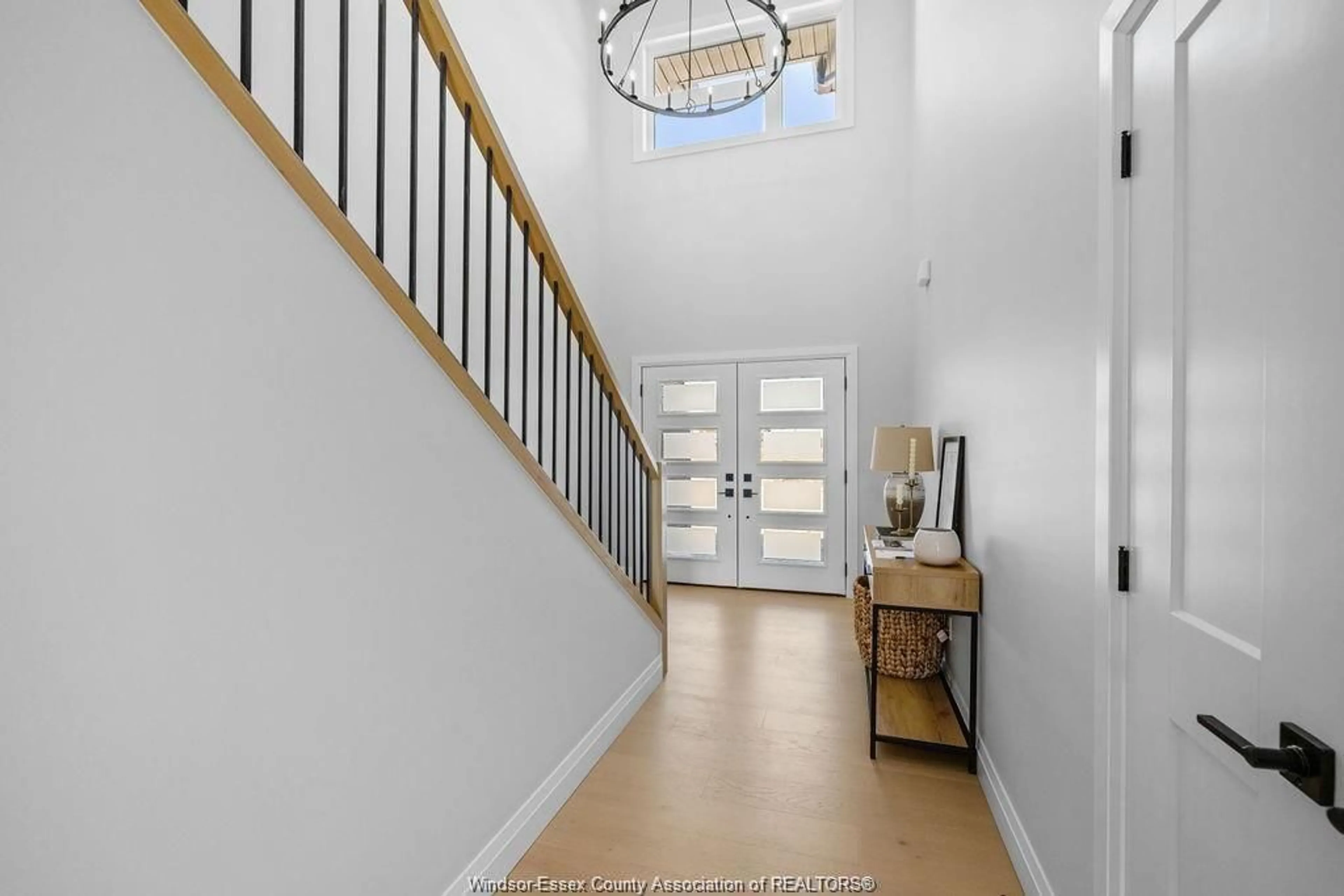 Indoor entryway for 8032 MEO Blvd, LaSalle Ontario N9H 1H3