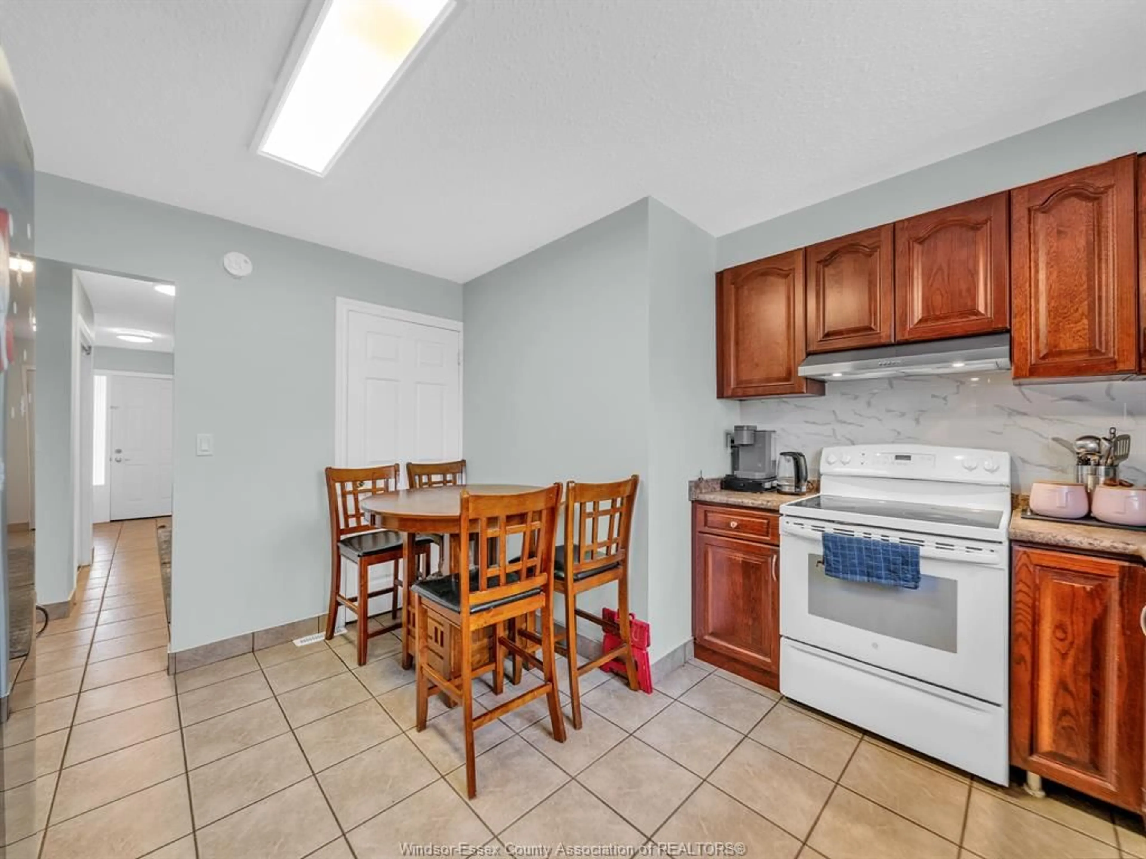 Standard kitchen, ceramic/tile floor for 3038 BRIMLEY, Windsor Ontario N8R 1M2