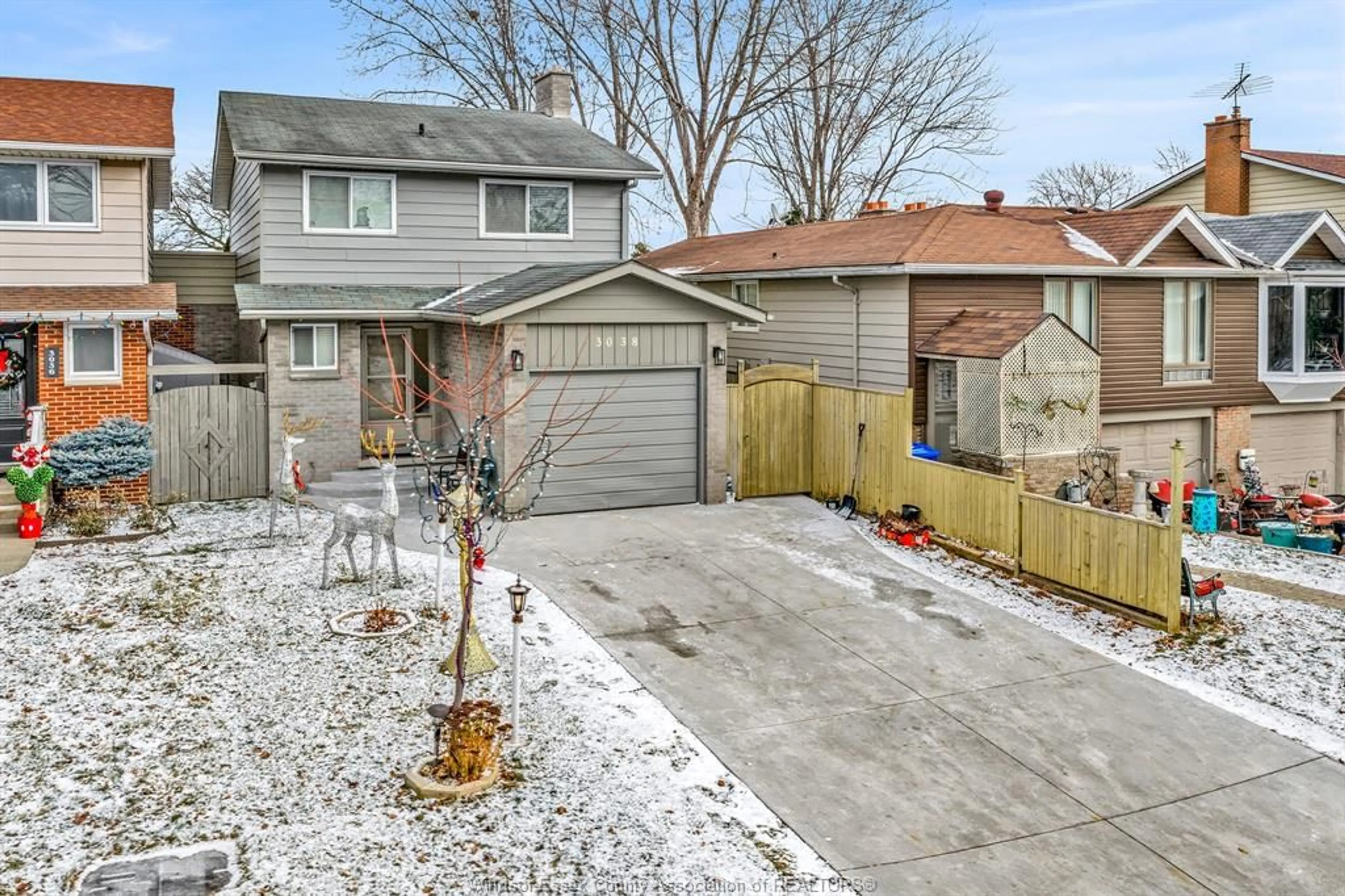 Home with brick exterior material, street for 3038 BRIMLEY, Windsor Ontario N8R 1M2