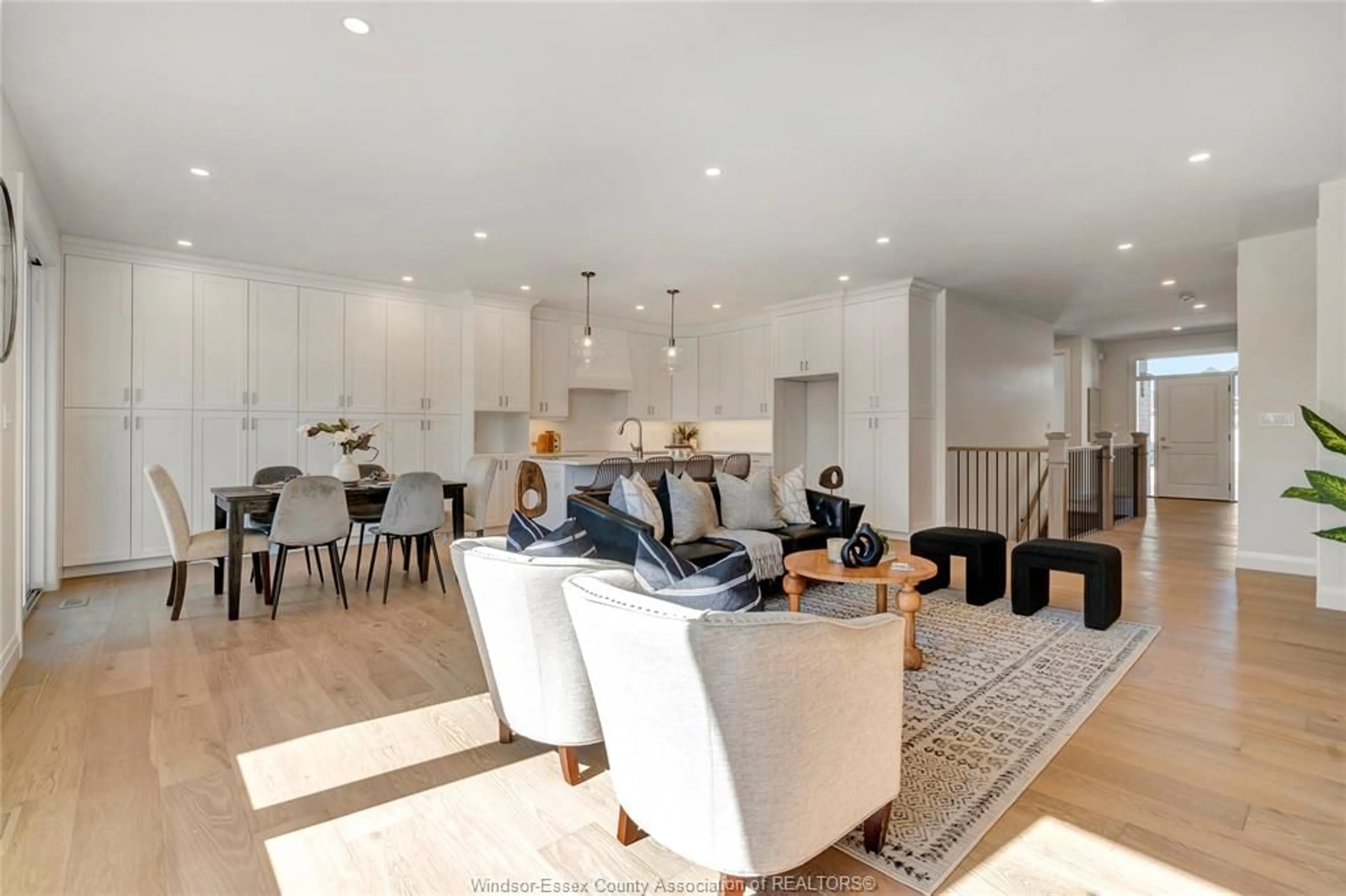 Living room with furniture, unknown for 76 BELLEVIEW Dr, Kingsville Ontario N0R 1B0