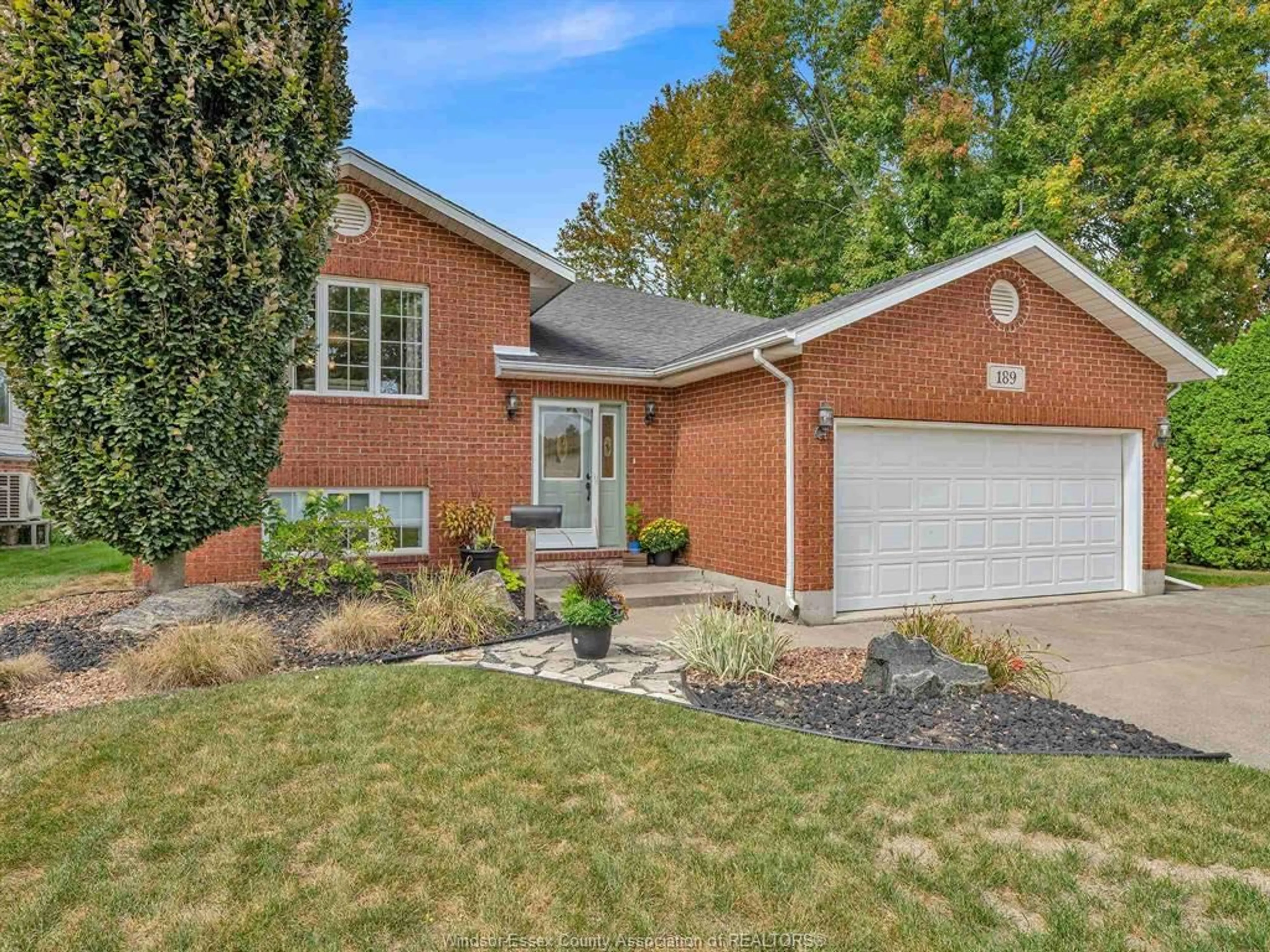 Home with brick exterior material, street for 189 Woodland, Harrow Ontario N0R 1G0