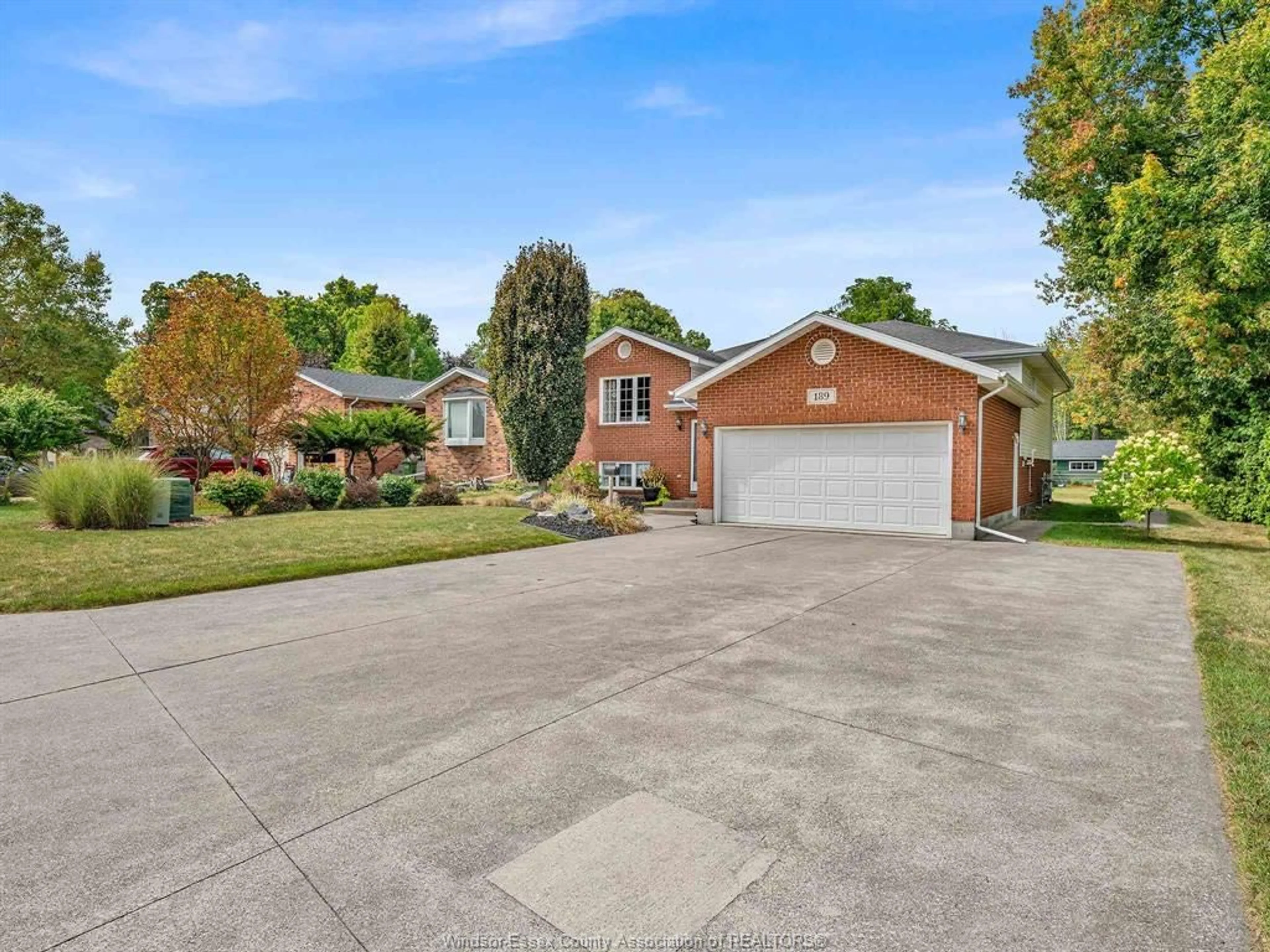 Home with brick exterior material, street for 189 Woodland, Harrow Ontario N0R 1G0